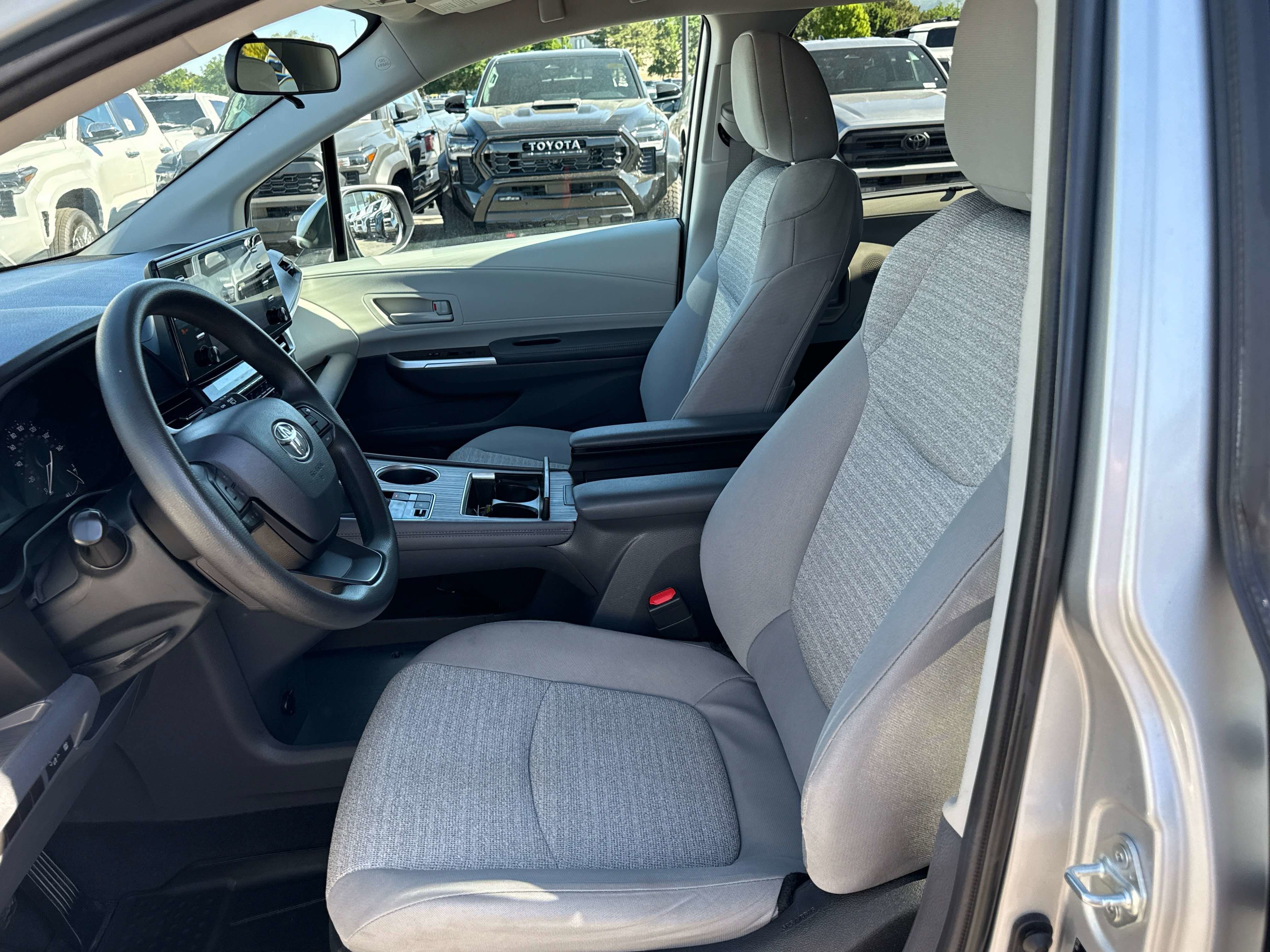2022 Toyota Sienna LE