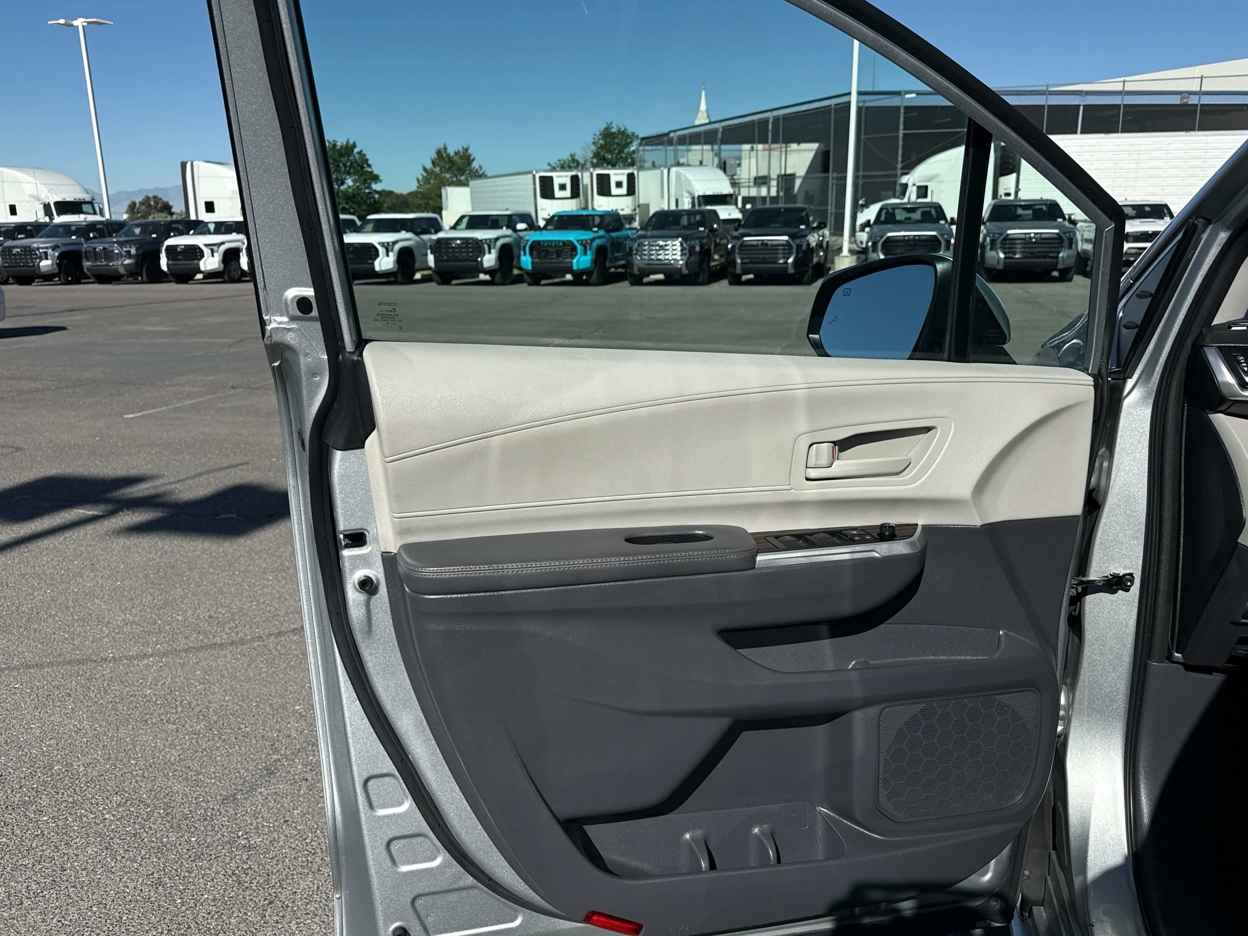 2022 Toyota Sienna LE