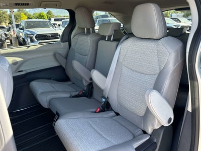 2022 Toyota Sienna LE