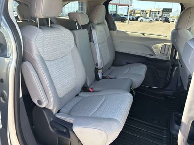 2022 Toyota Sienna LE