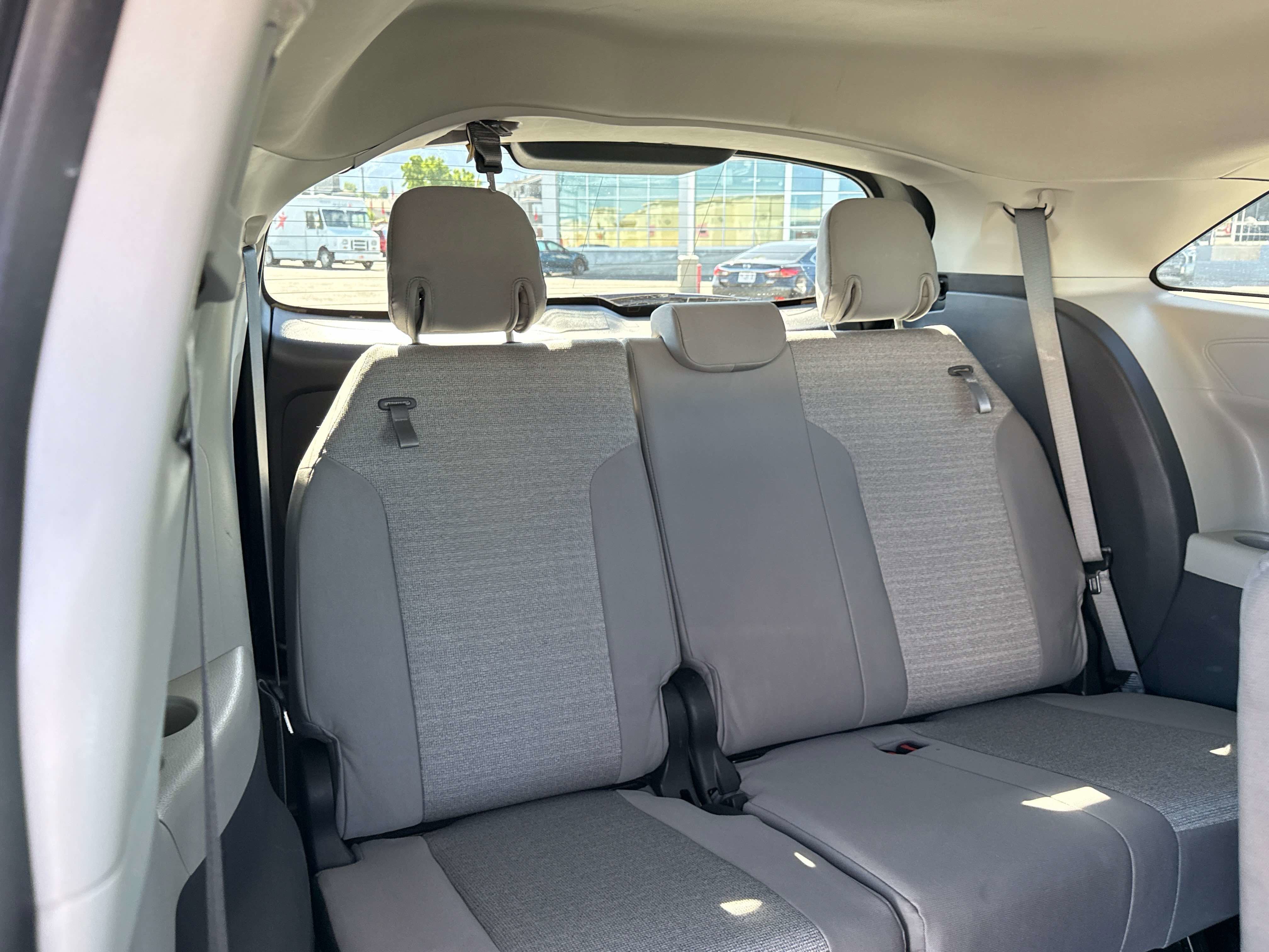2022 Toyota Sienna LE