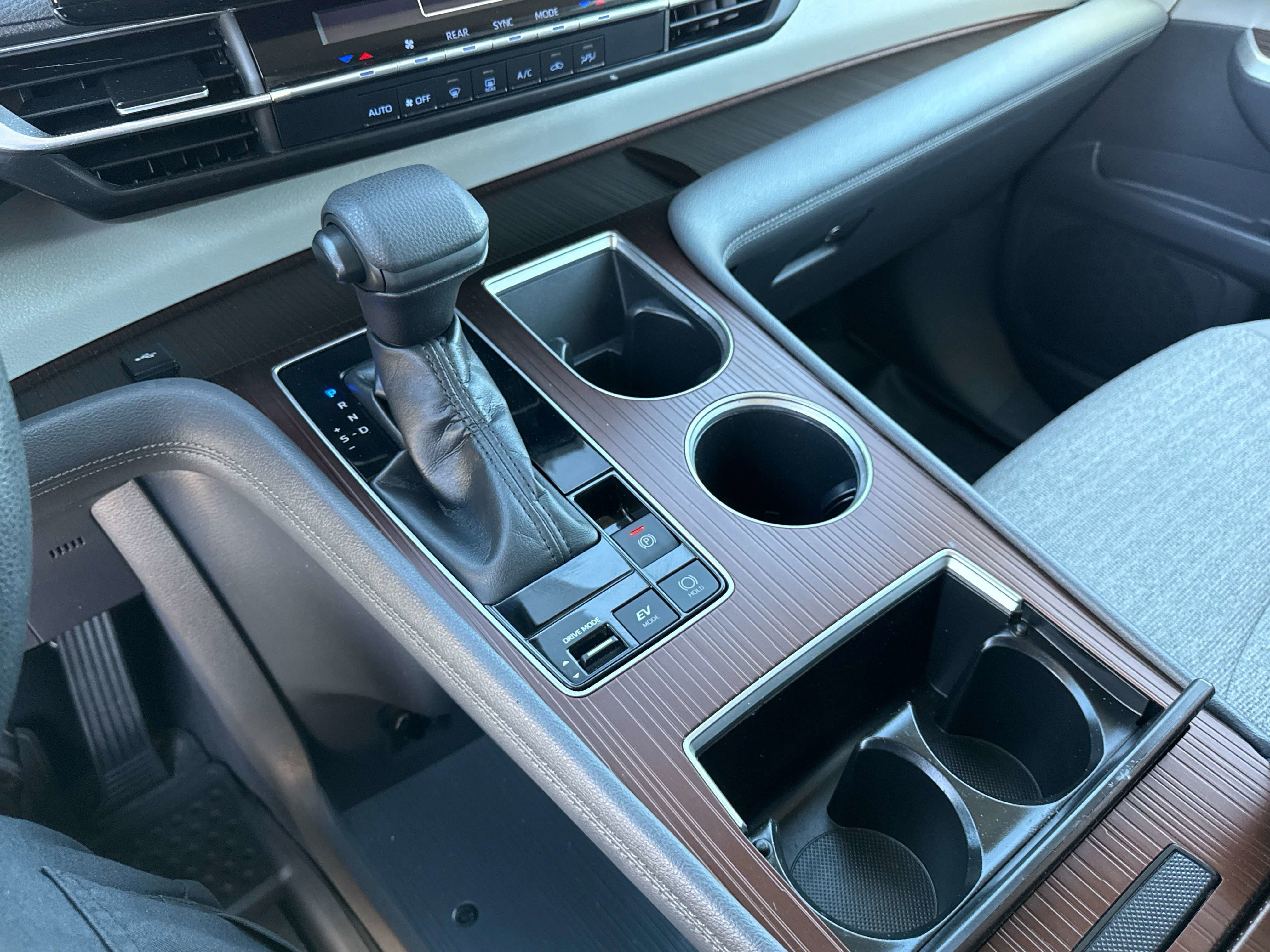 2022 Toyota Sienna LE