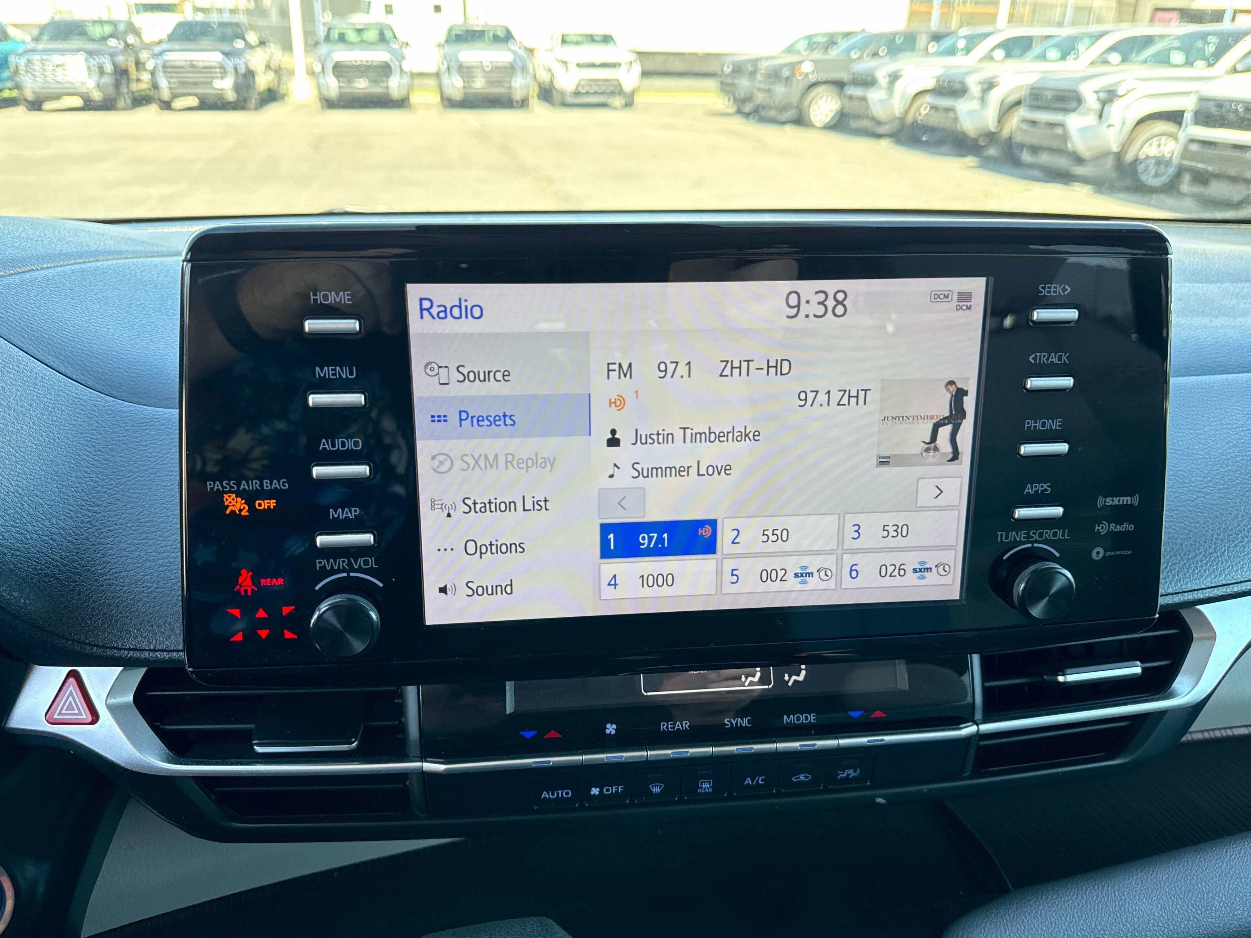 2022 Toyota Sienna LE