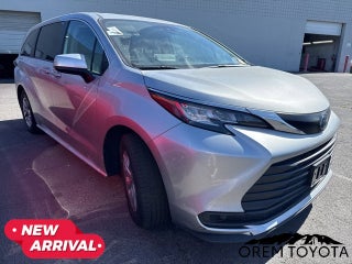 2022 Toyota Sienna LE