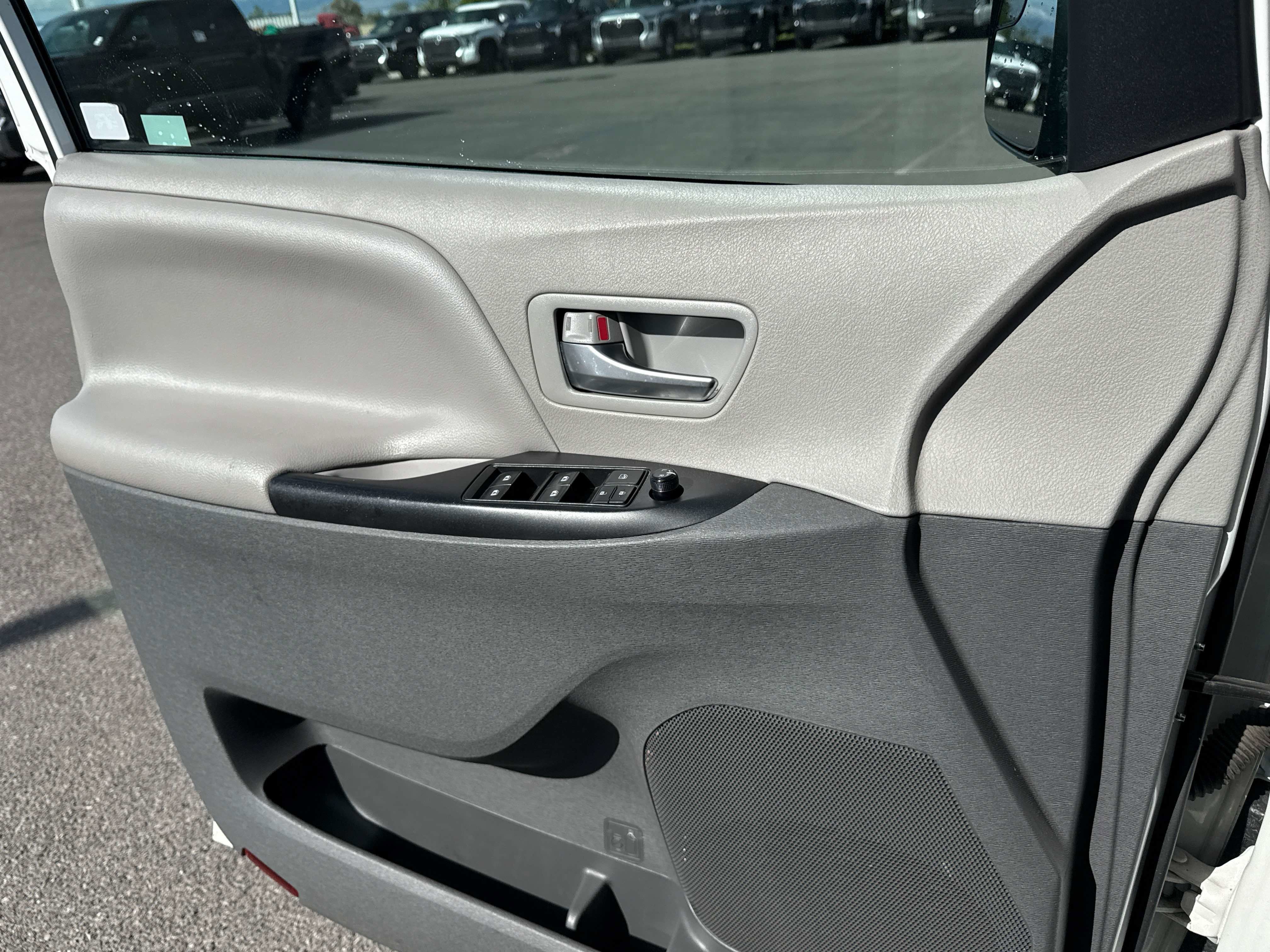 2020 Toyota SIENNA LE 3.5L LE