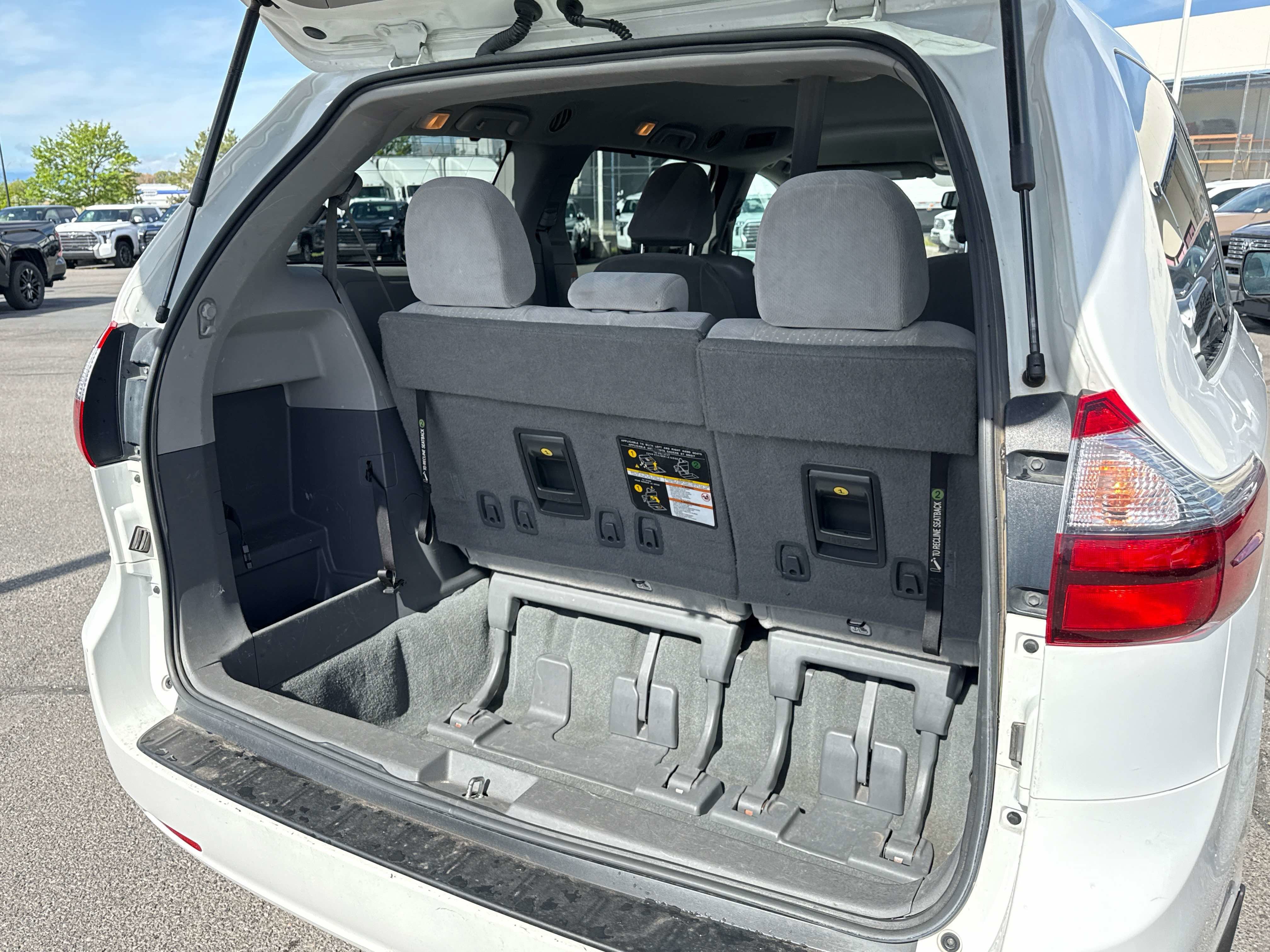 2020 Toyota SIENNA LE 3.5L LE