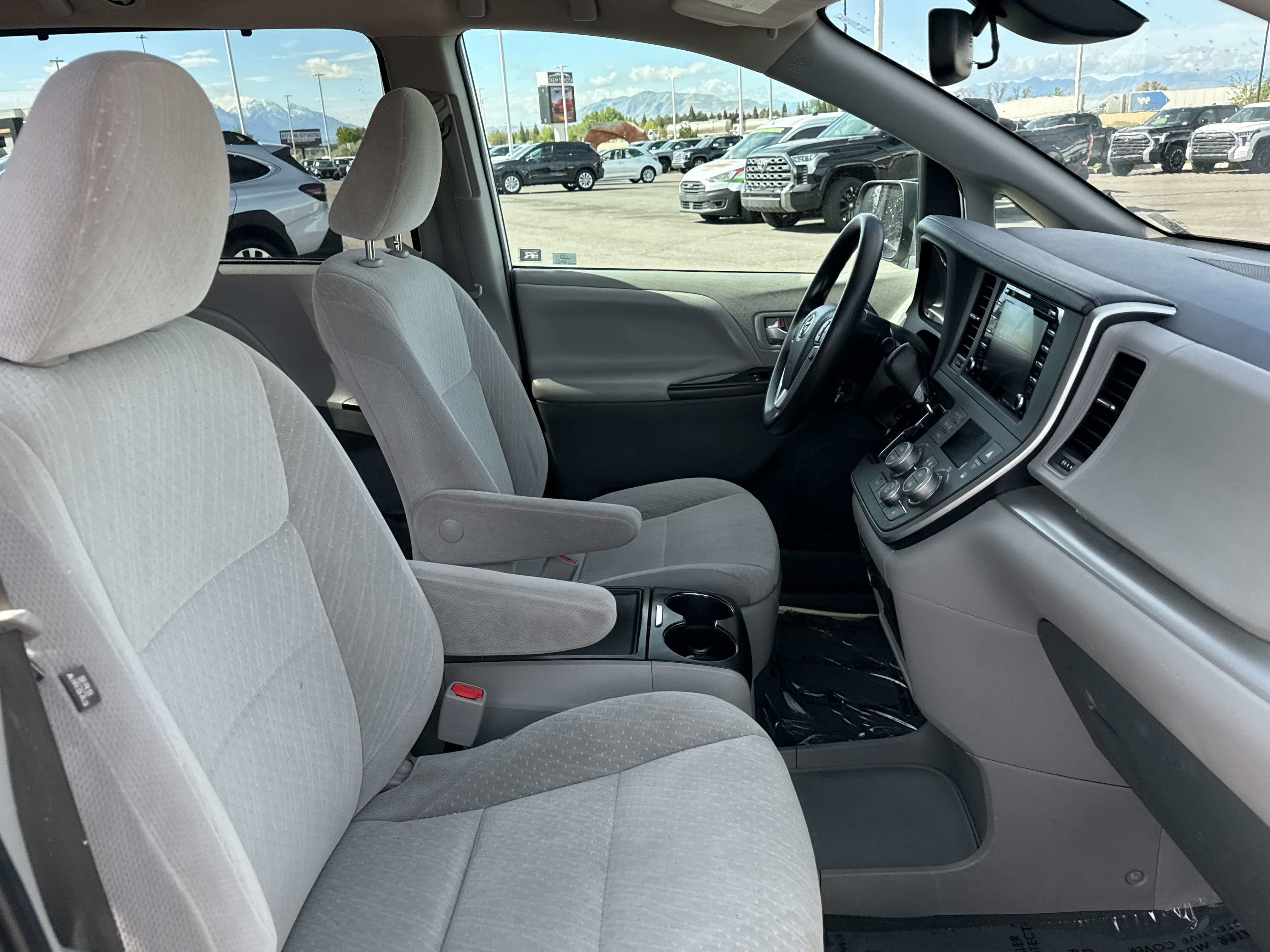 2020 Toyota SIENNA LE 3.5L LE