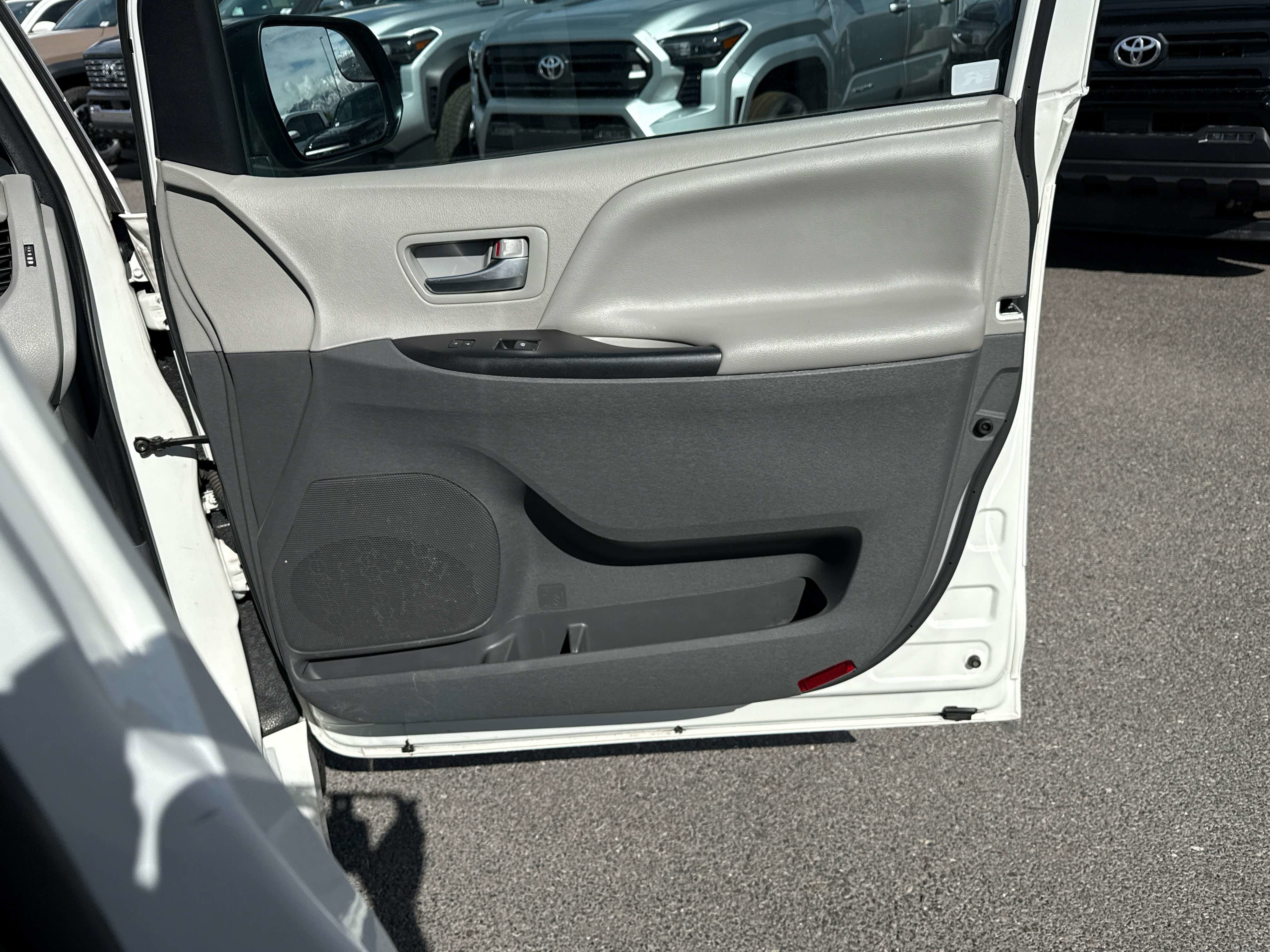 2020 Toyota SIENNA LE 3.5L LE