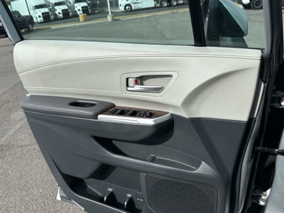 2024 Toyota SIENNA XLE XLE