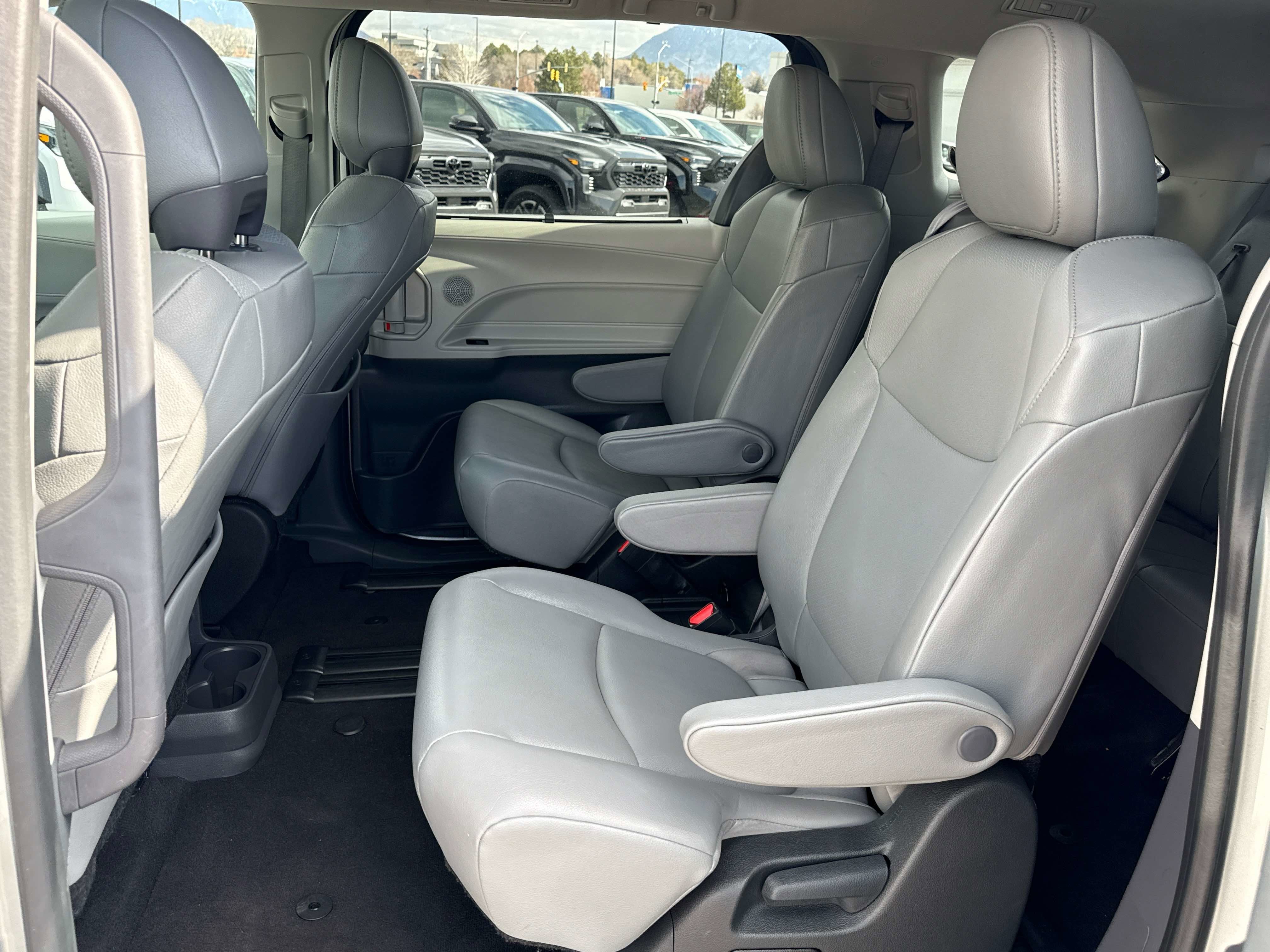 2024 Toyota SIENNA XLE XLE