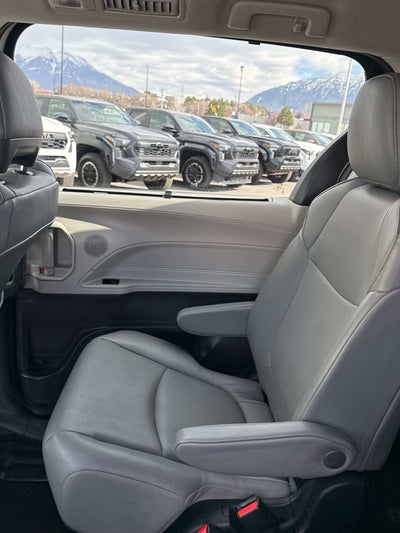2024 Toyota SIENNA XLE XLE