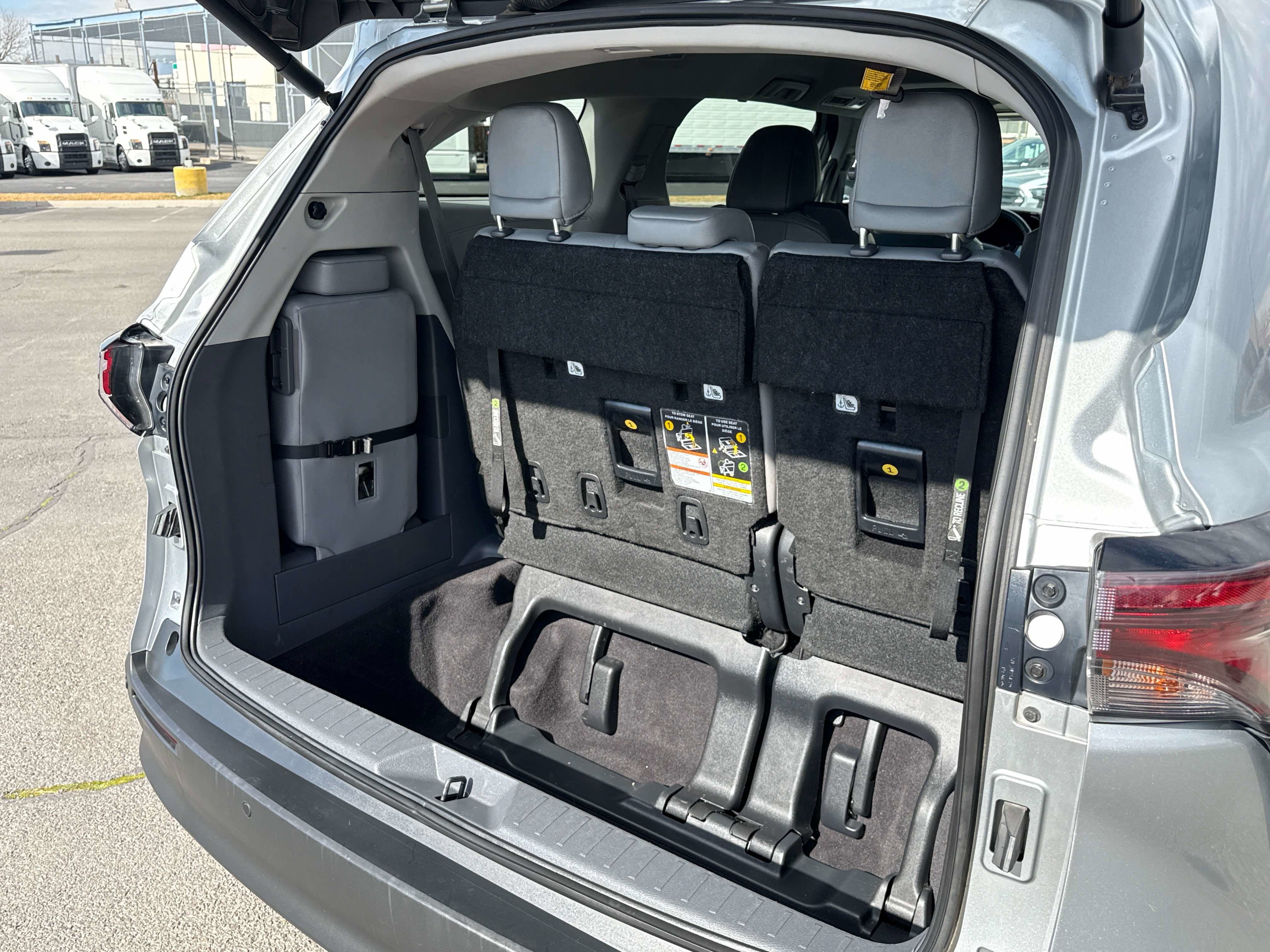 2024 Toyota SIENNA XLE XLE