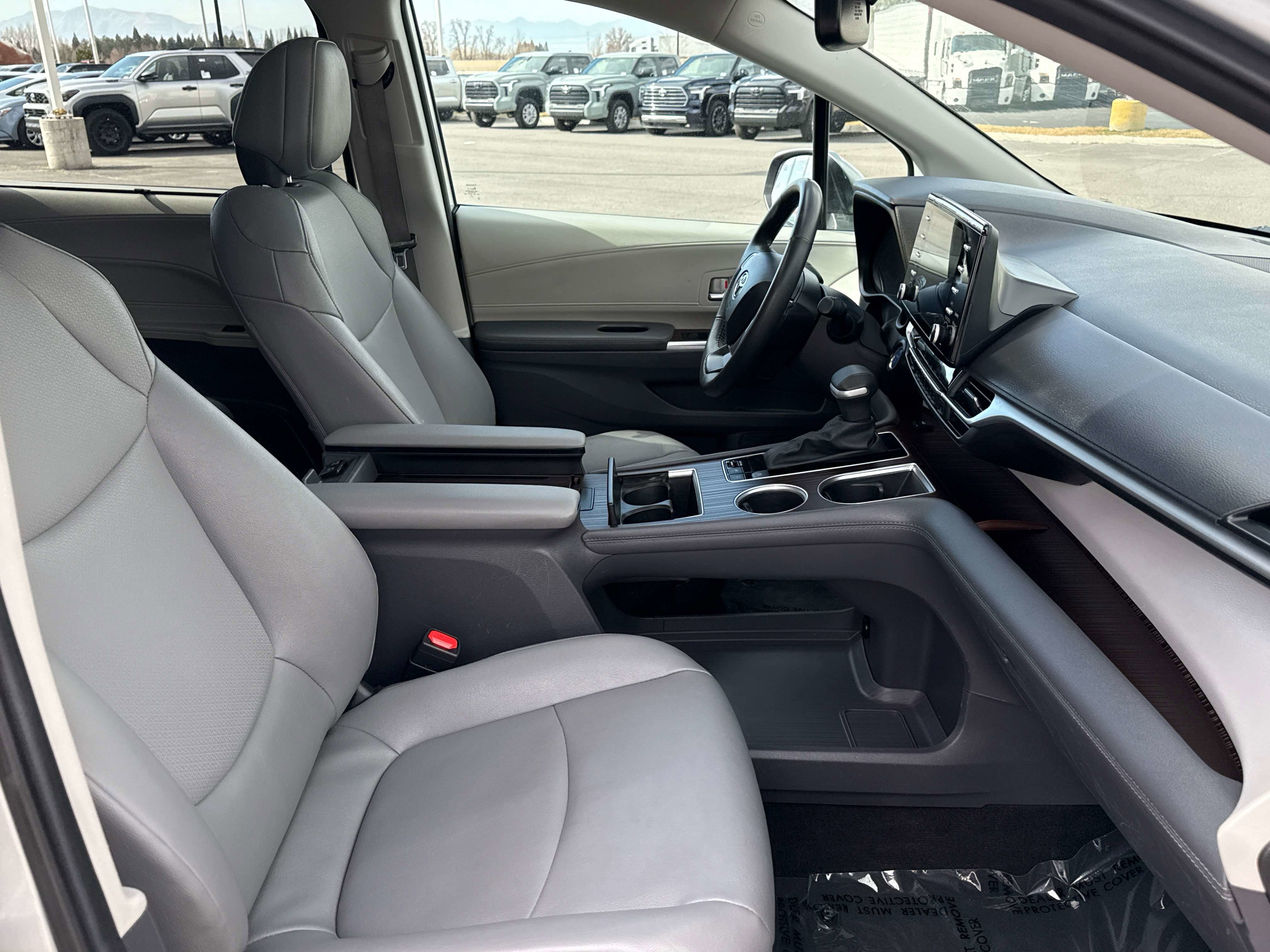 2024 Toyota SIENNA XLE XLE