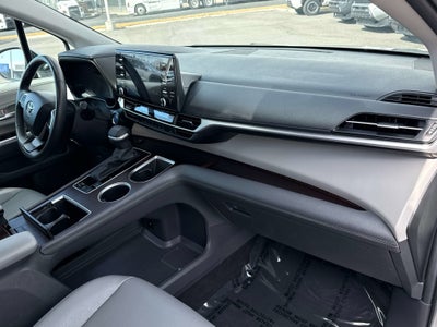 2024 Toyota SIENNA XLE XLE