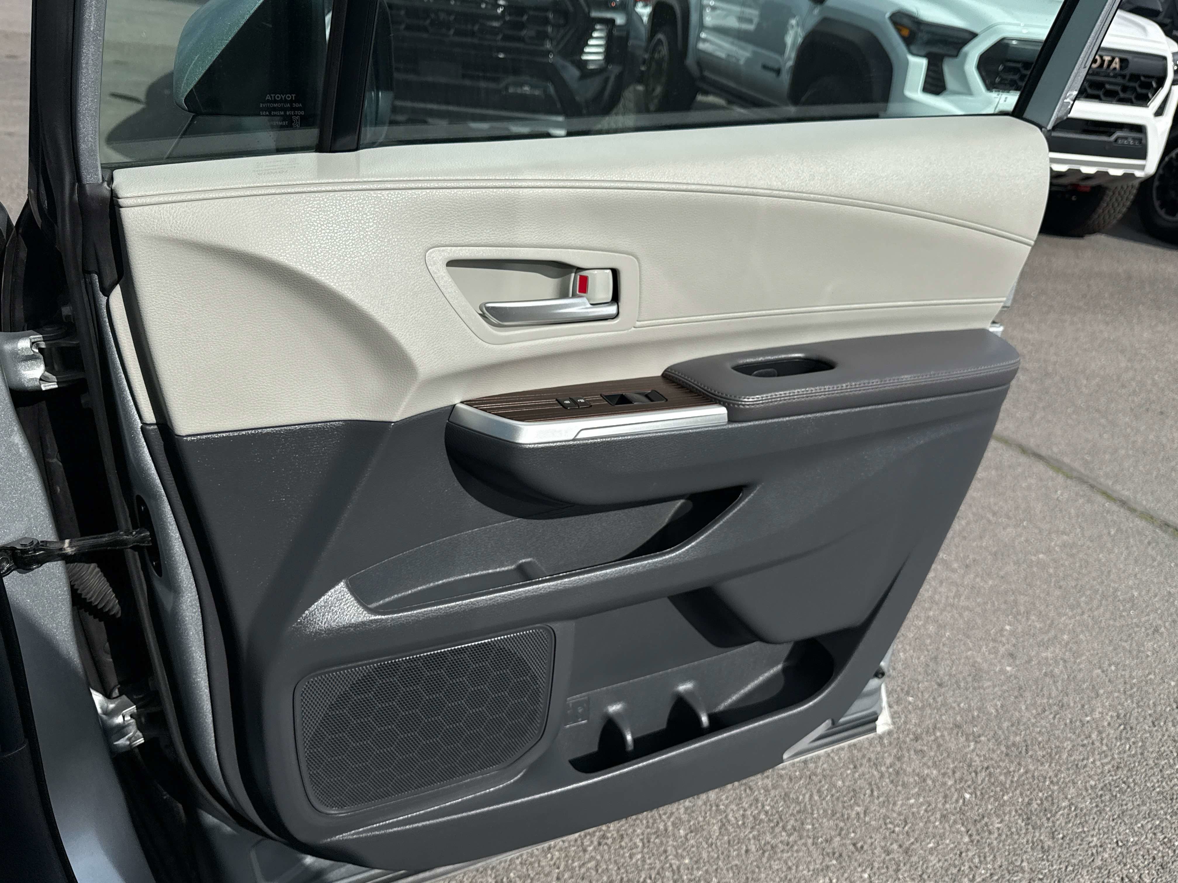 2024 Toyota SIENNA XLE XLE