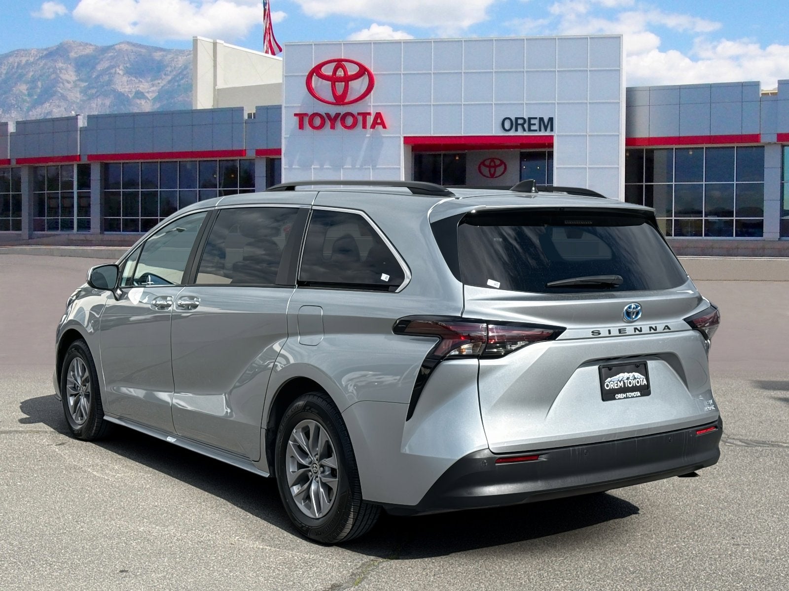 2024 Toyota SIENNA XLE XLE