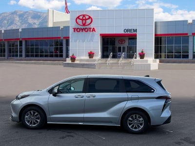 2025 Toyota Sienna XLE