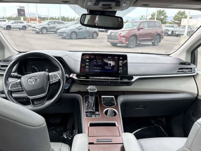 2024 Toyota Sienna XLE