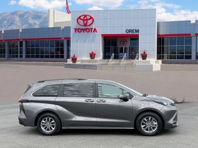 2024 Toyota Sienna XLE