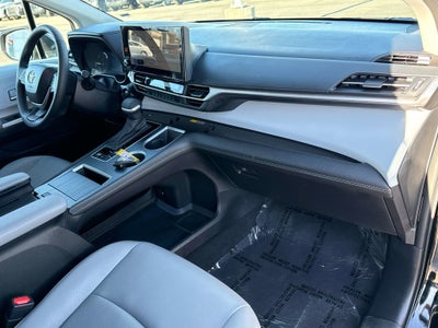 2026 Toyota SIENNA XLE XLE