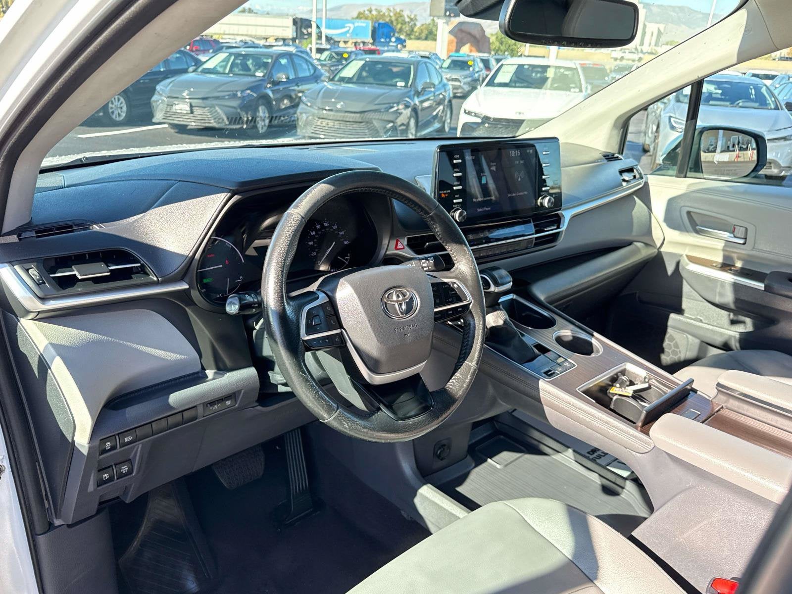 2023 Toyota Sienna XLE