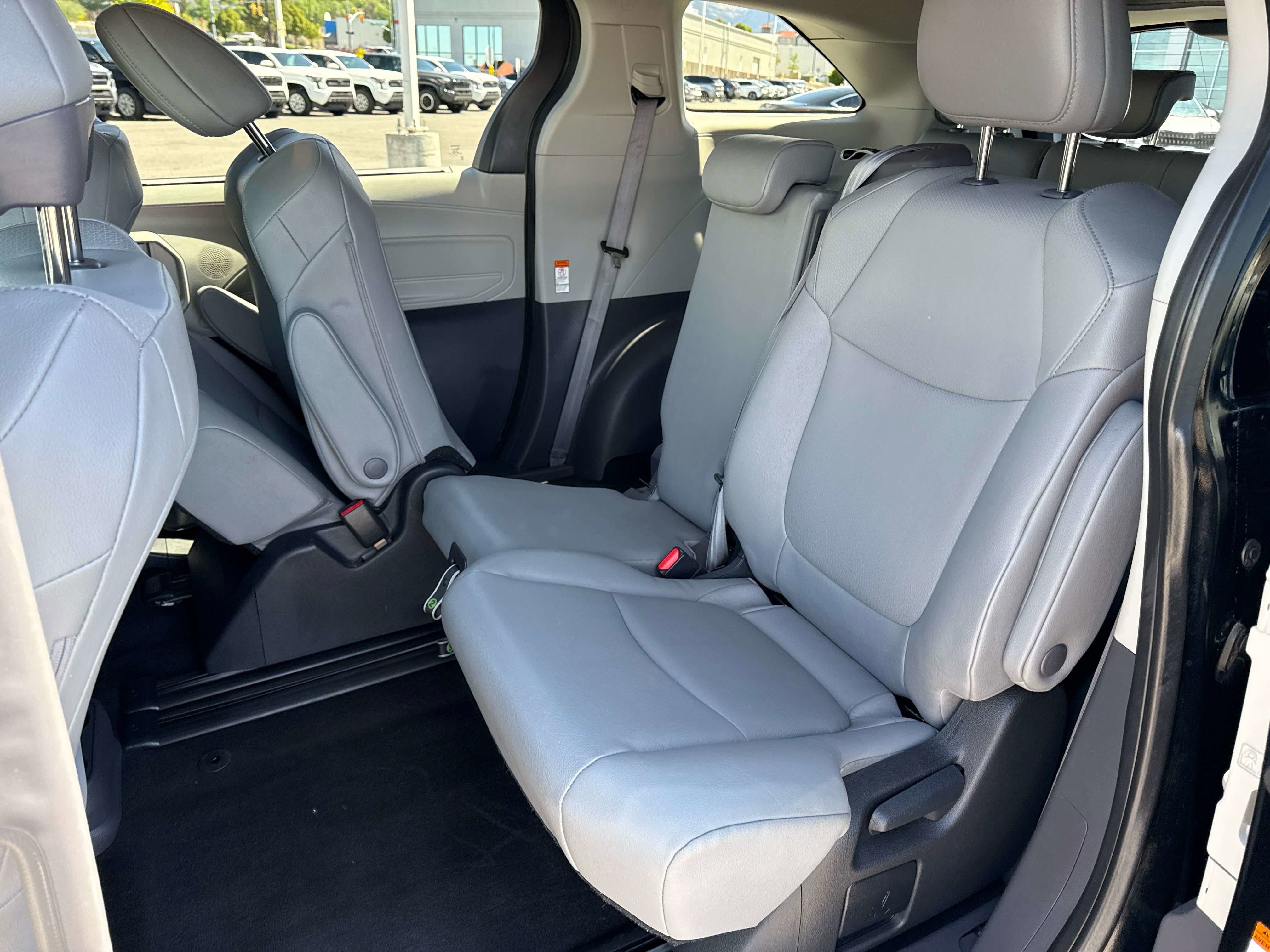 2024 Toyota SIENNA XLE XLE
