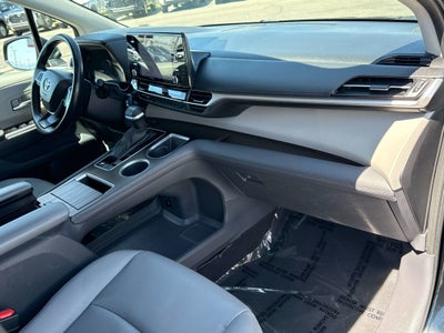 2024 Toyota SIENNA XLE XLE