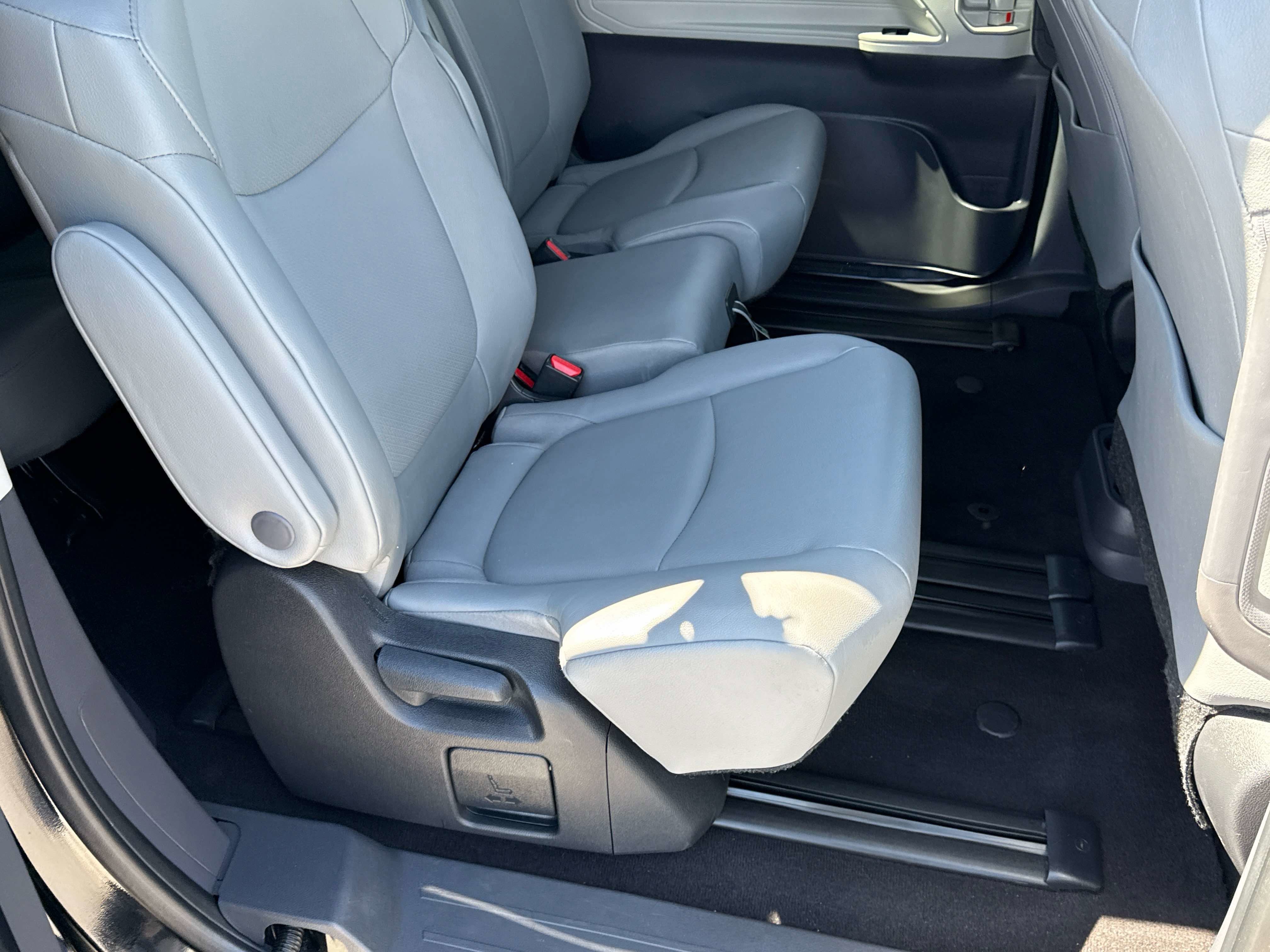 2024 Toyota SIENNA XLE XLE