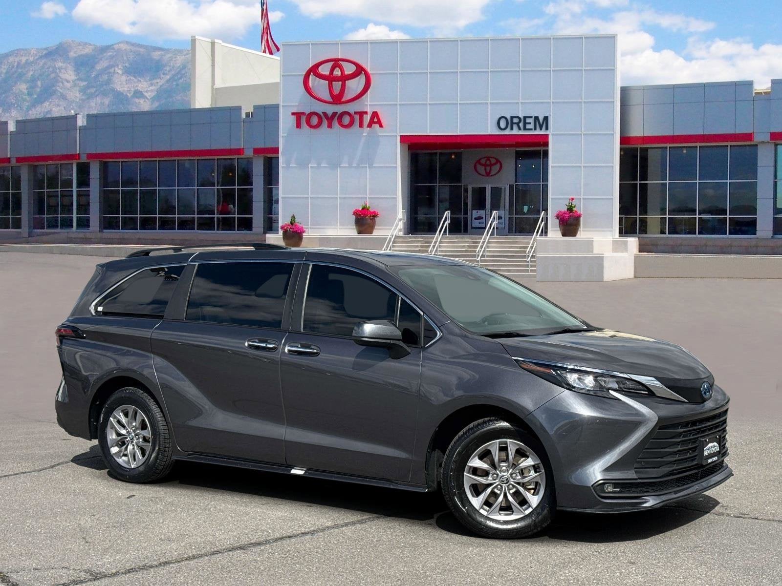 2025 Toyota SIENNA XLE XLE