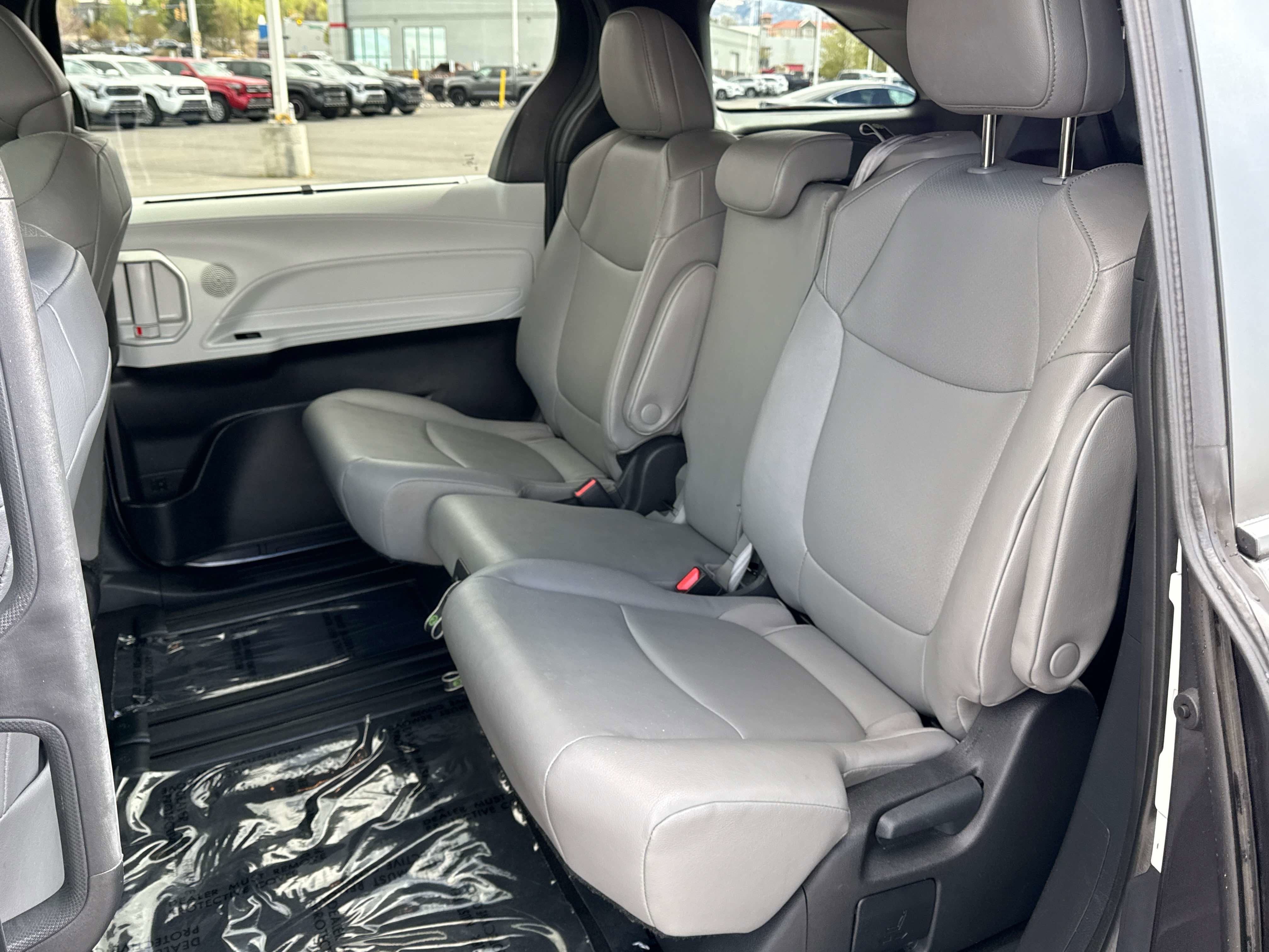 2025 Toyota SIENNA XLE XLE