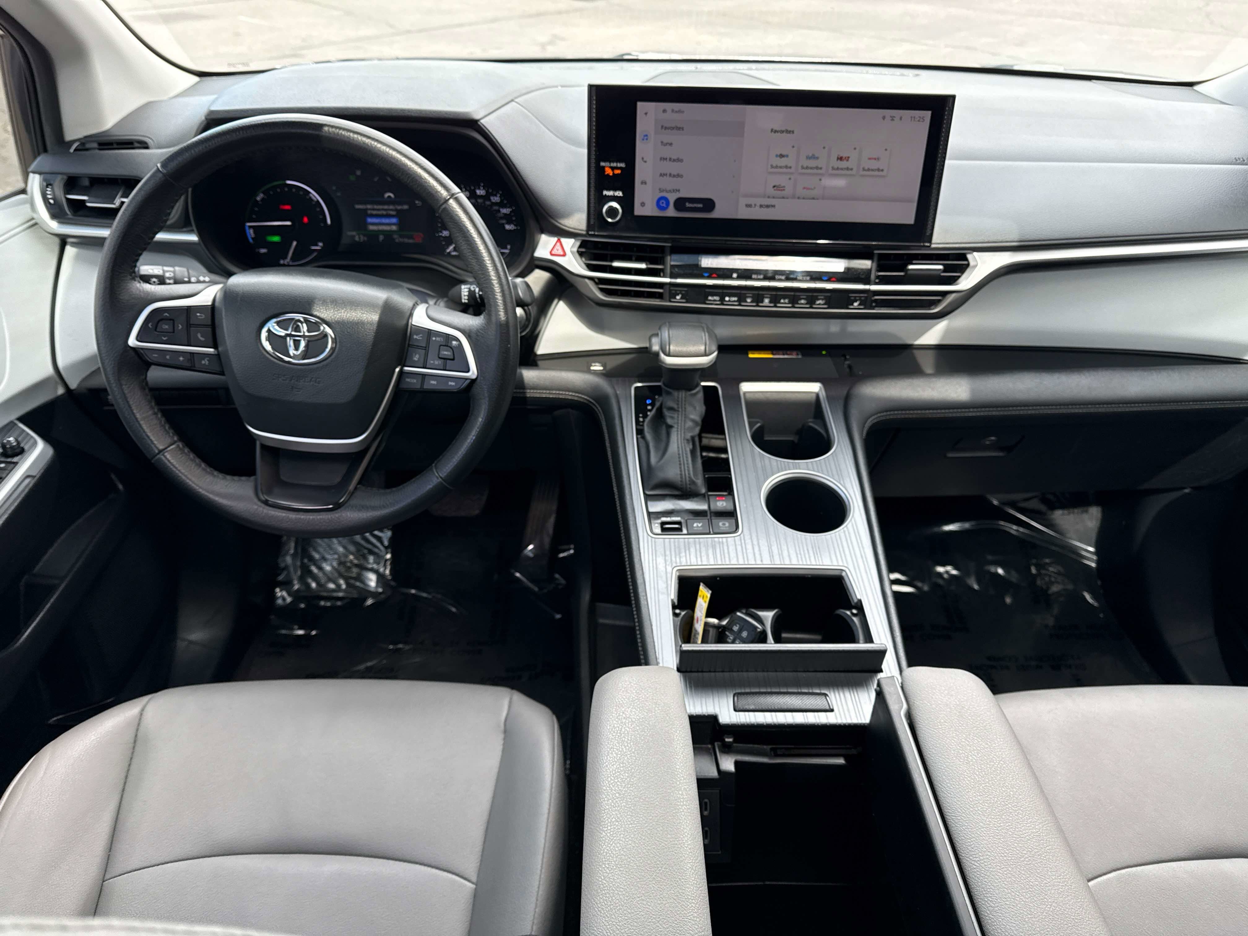 2025 Toyota SIENNA XLE XLE