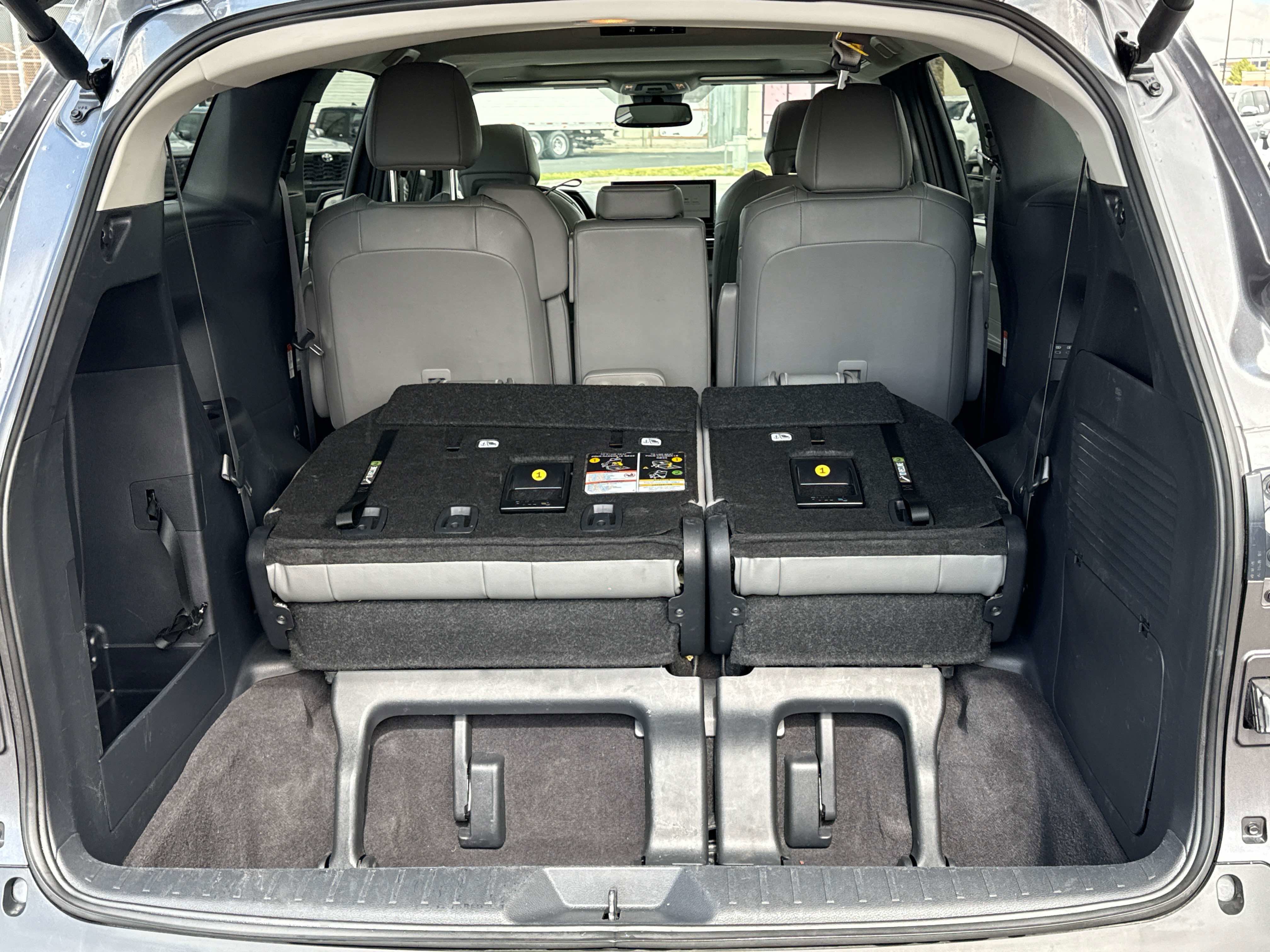 2025 Toyota SIENNA XLE XLE