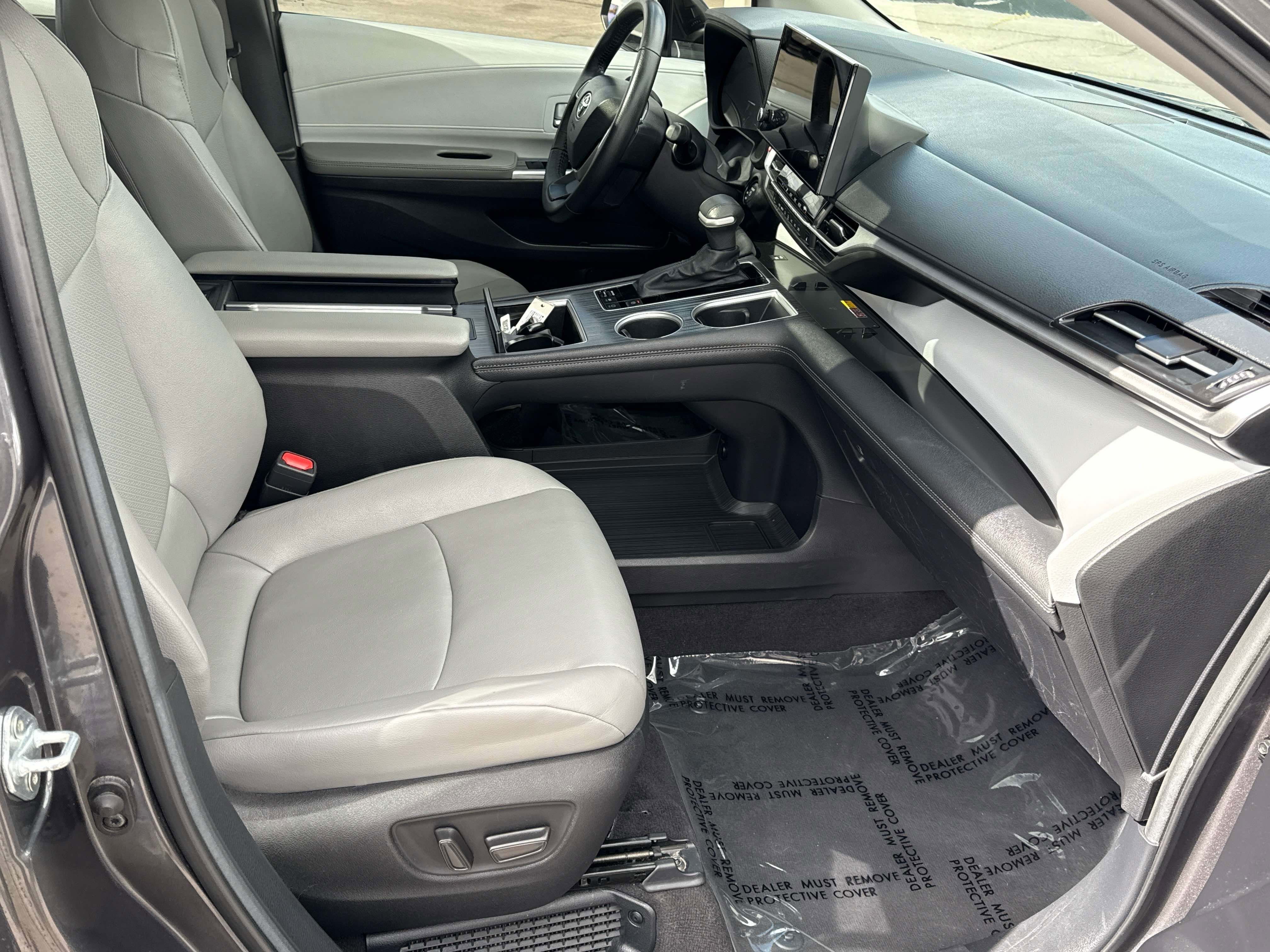 2025 Toyota SIENNA XLE XLE