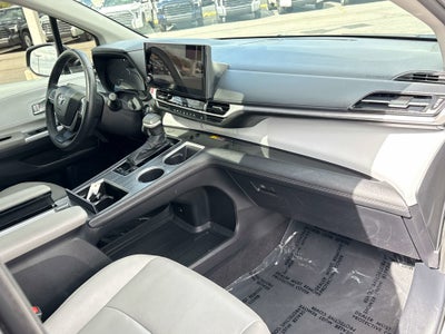 2025 Toyota SIENNA XLE XLE