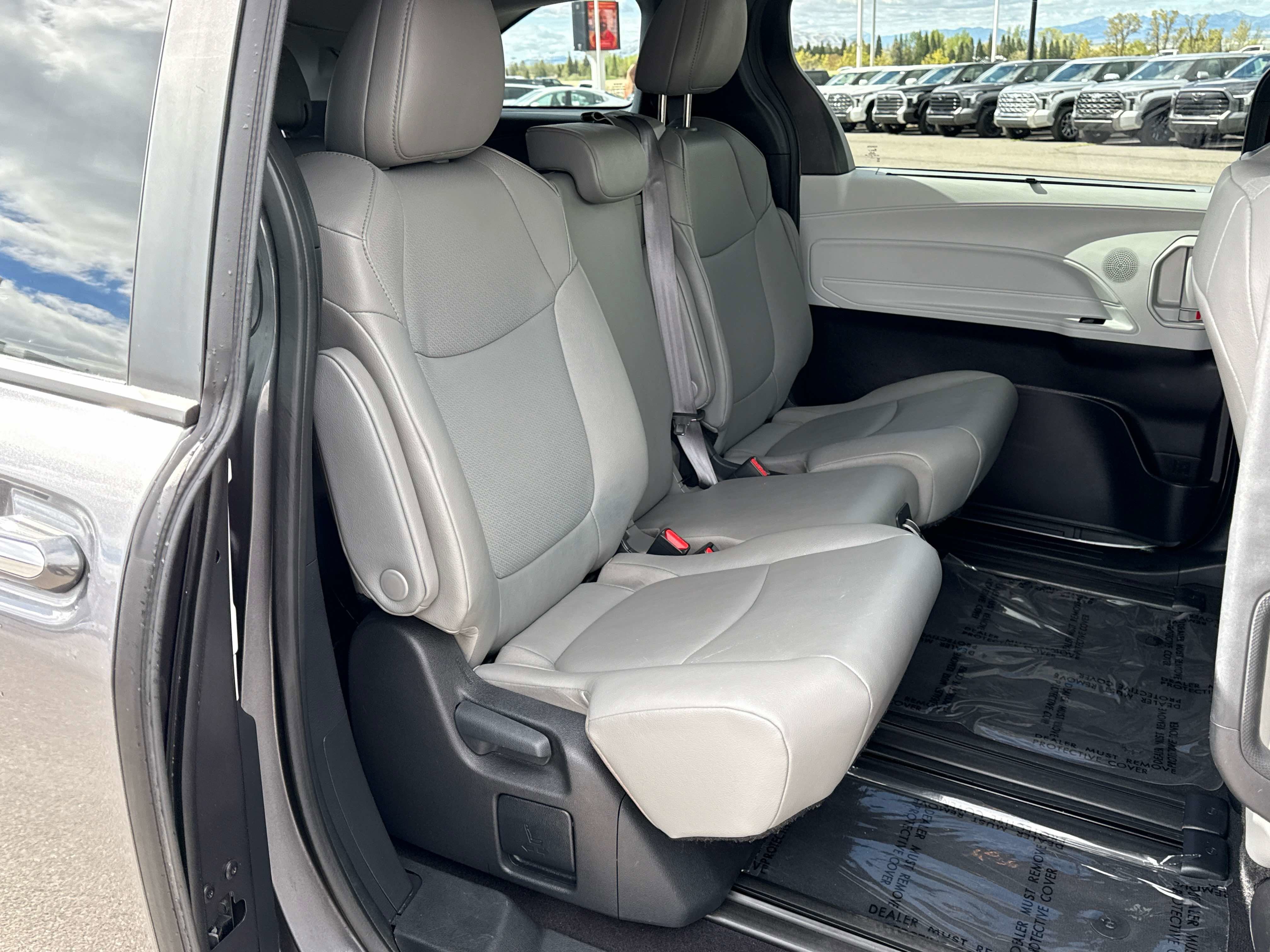 2025 Toyota SIENNA XLE XLE