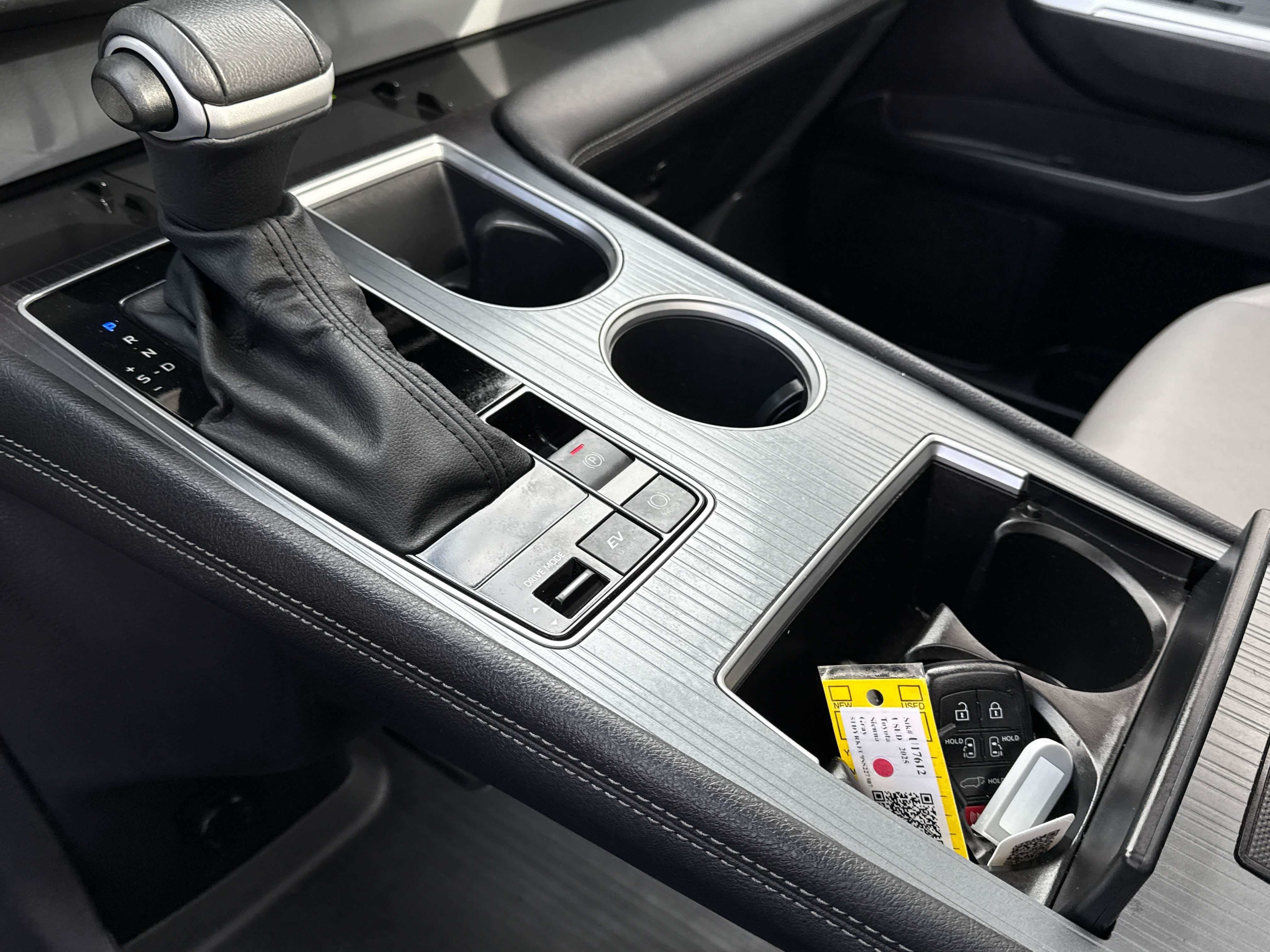 2025 Toyota SIENNA XLE XLE