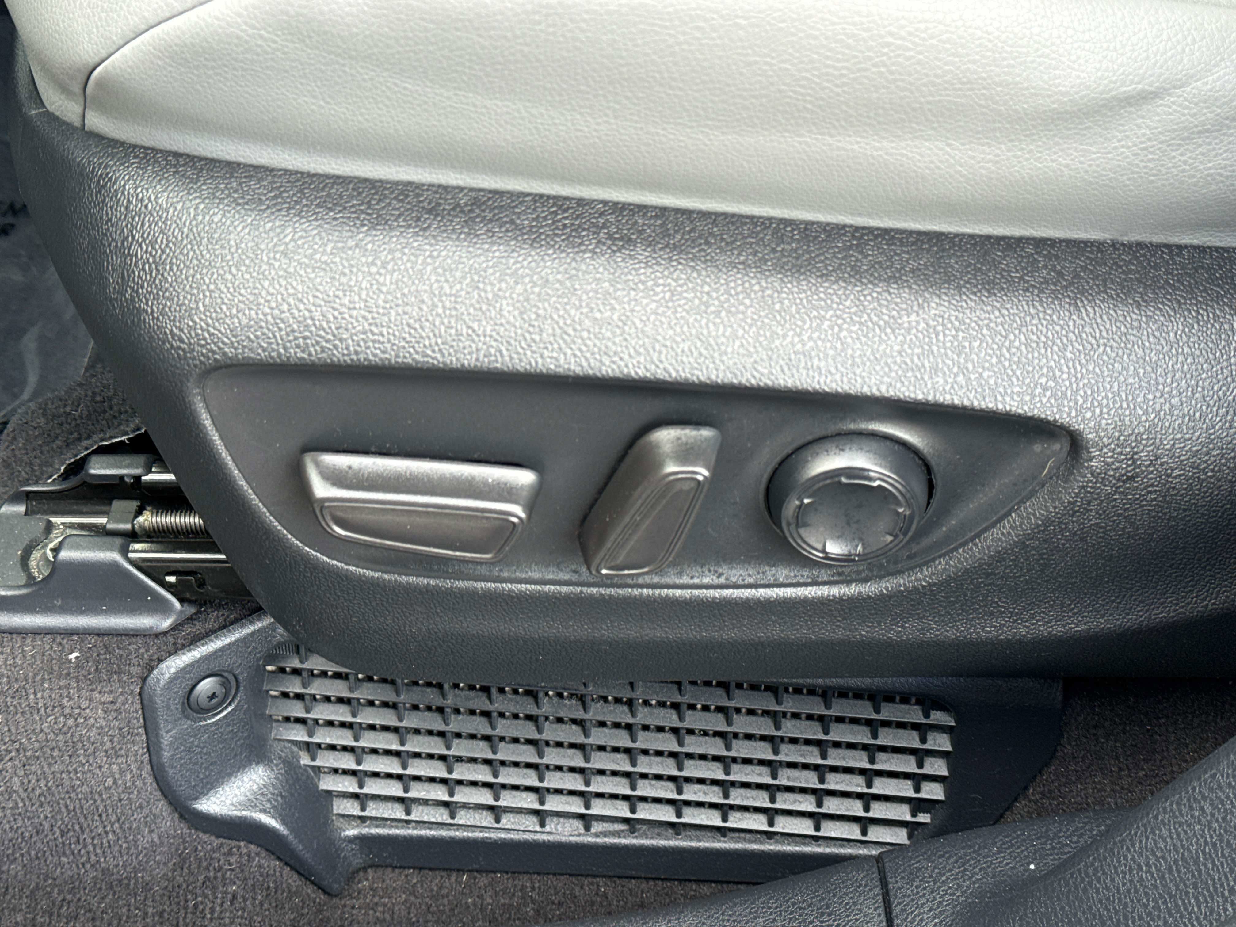 2025 Toyota SIENNA XLE XLE