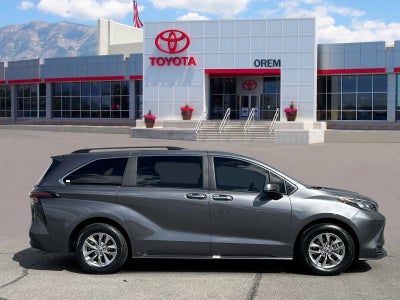 2025 Toyota SIENNA XLE XLE