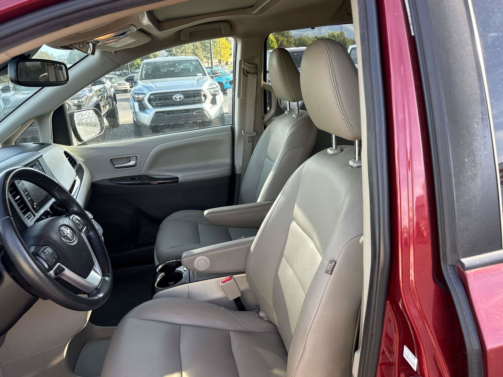 2020 Toyota Sienna XLE Auto Access Seat