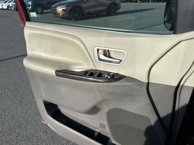 2020 Toyota Sienna XLE Auto Access Seat