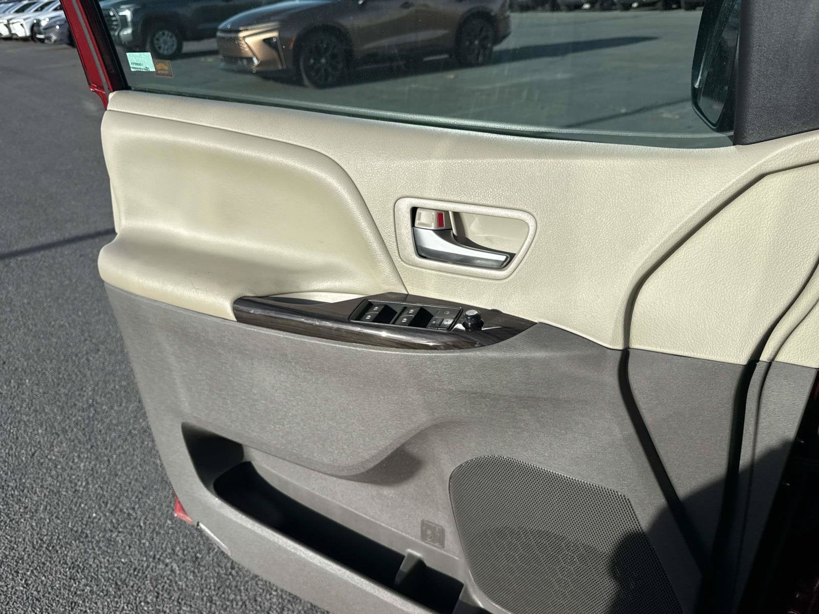 2020 Toyota Sienna XLE Auto Access Seat