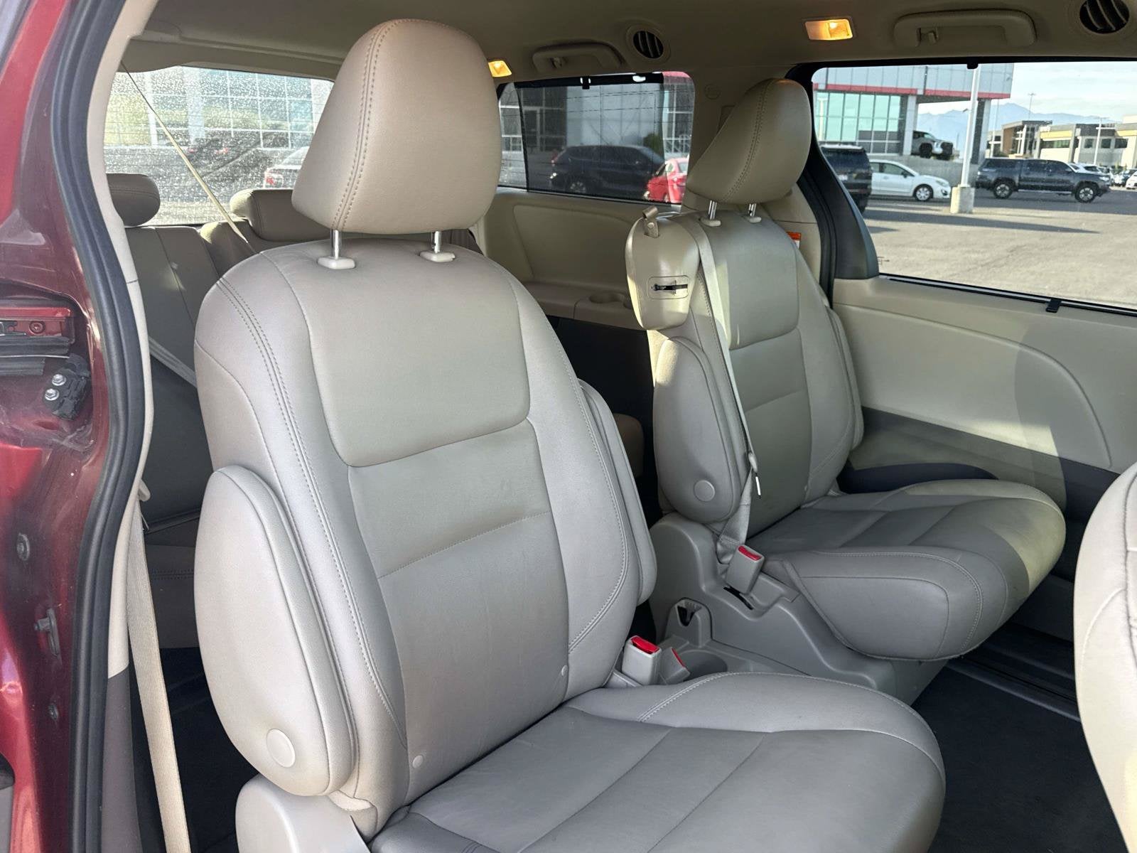 2020 Toyota Sienna XLE Auto Access Seat