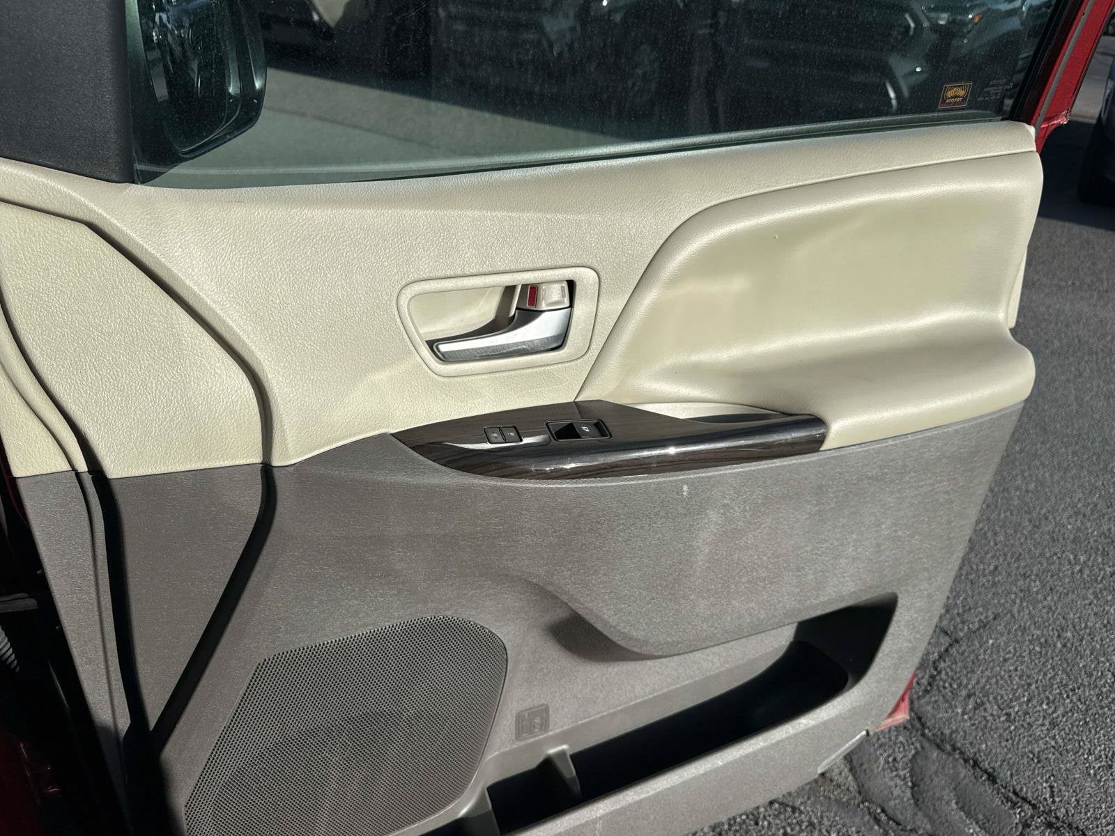 2020 Toyota Sienna XLE Auto Access Seat
