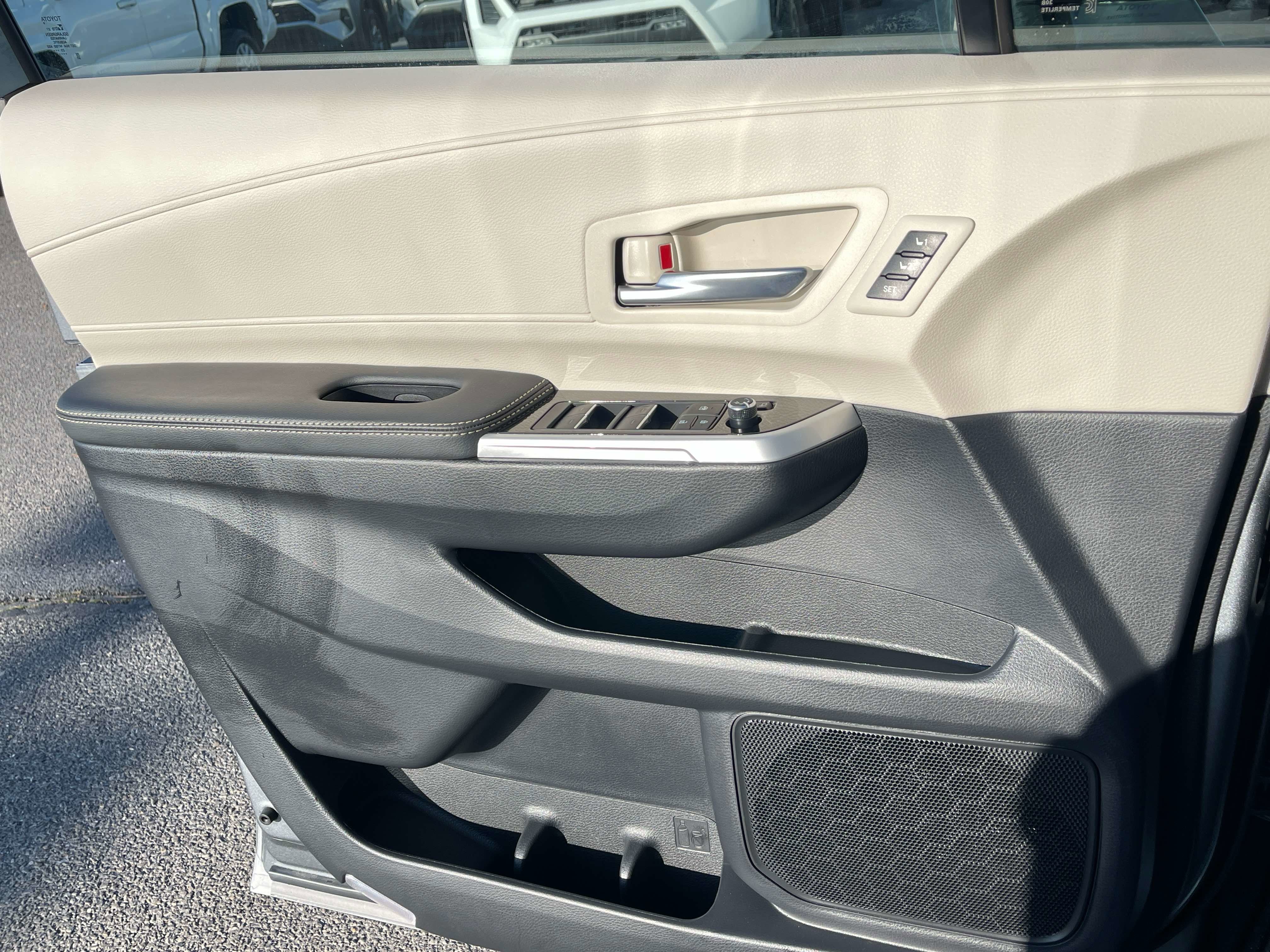 2026 Toyota SIENNA LIMITED Limited