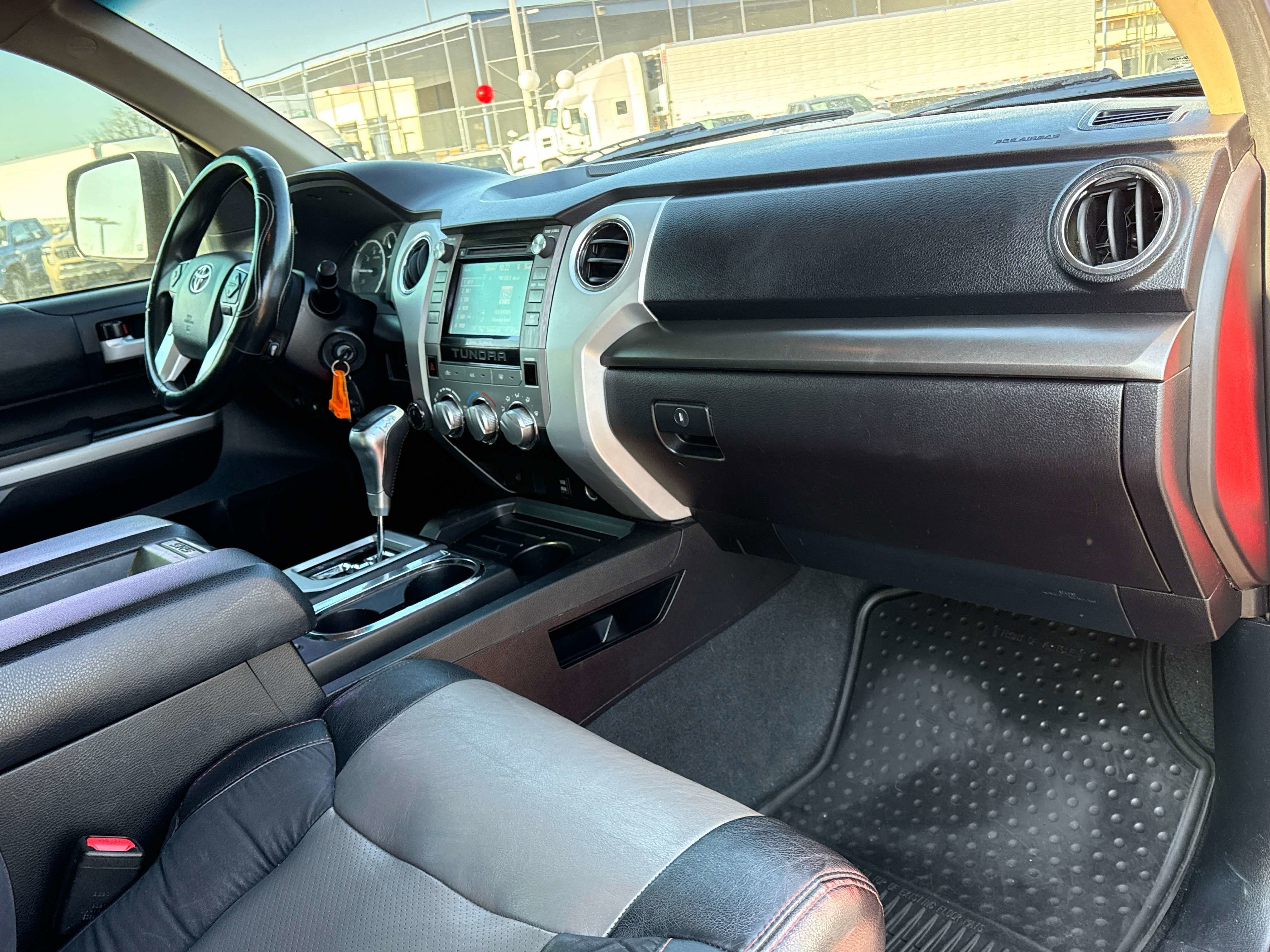 2015 Toyota TUNDRA 4X4 SR5