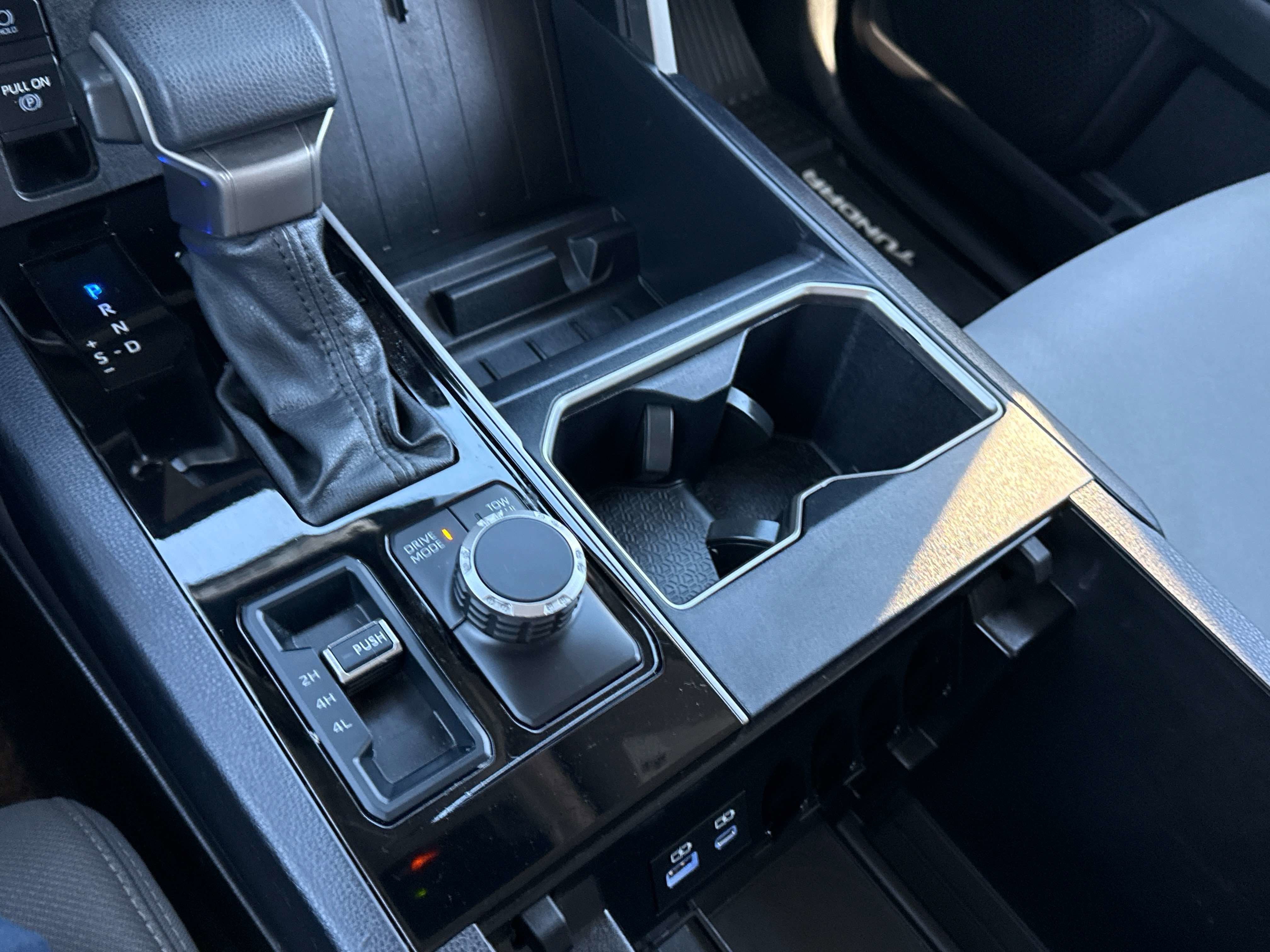 2024 Toyota TUNDRA 4X4 SR5