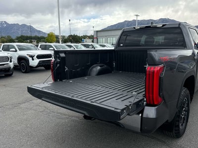2025 Toyota TUNDRA 4X4 SR5