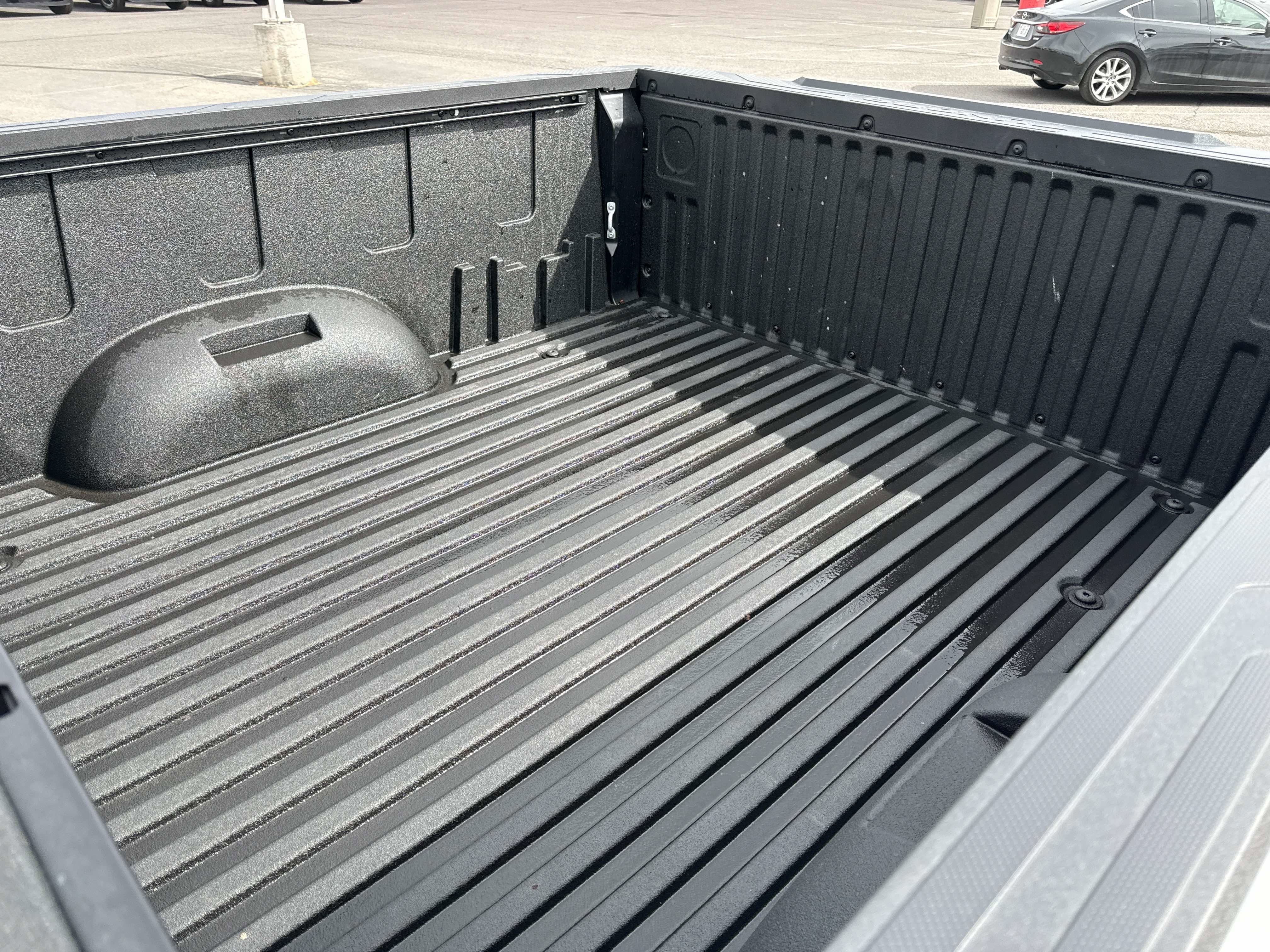 2025 Toyota TUNDRA 4X4 SR5