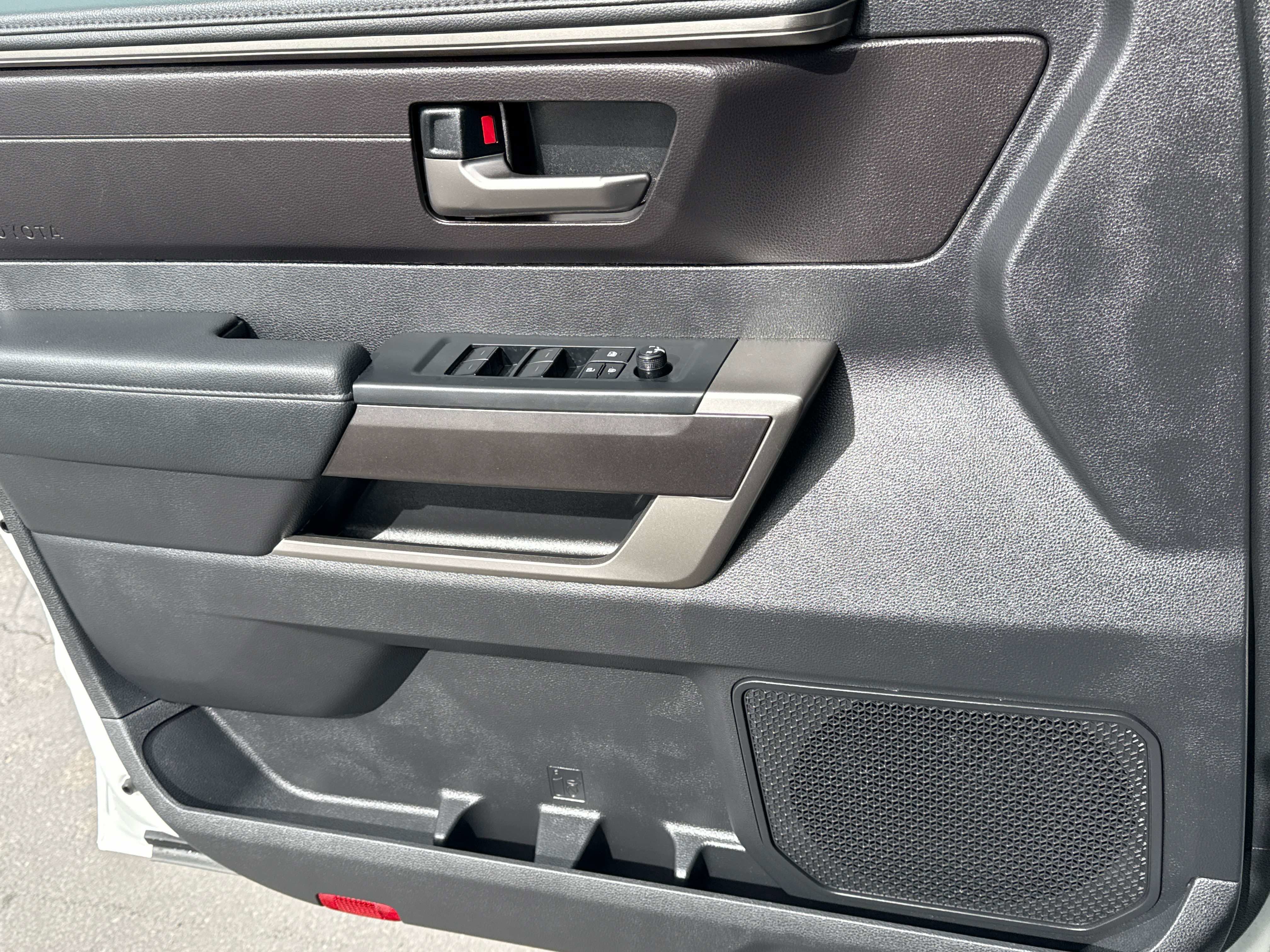 2025 Toyota TUNDRA 4X4 SR5