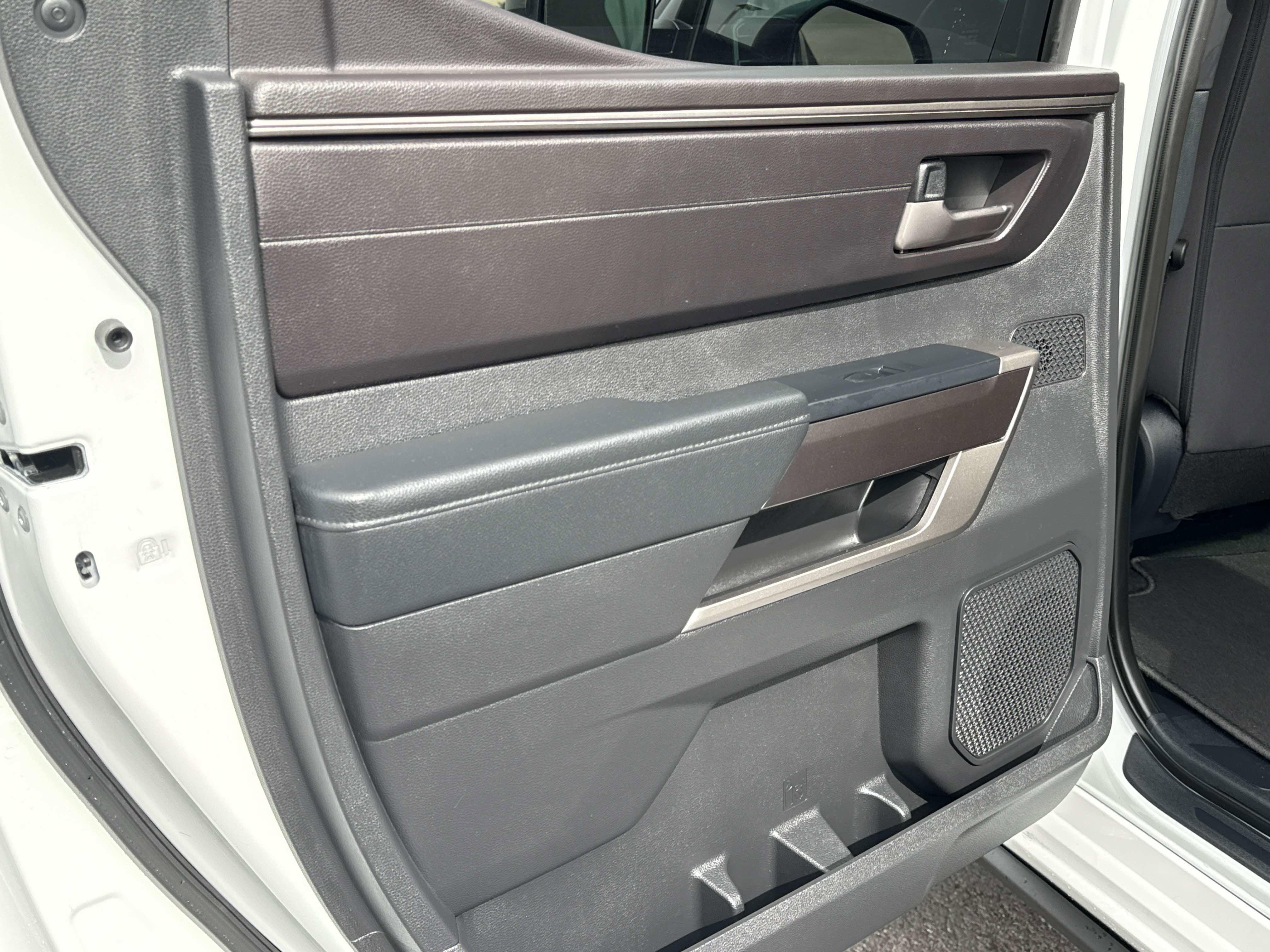 2025 Toyota TUNDRA 4X4 SR5